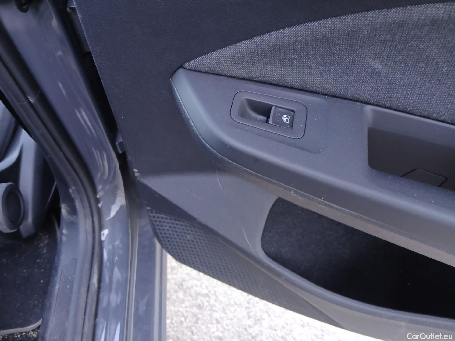  Volkswagen  Golf  VOLKSWAGEN / 2020 / 5P / familiar Life 2.0 TDI 85kW (115CV) Variant #29