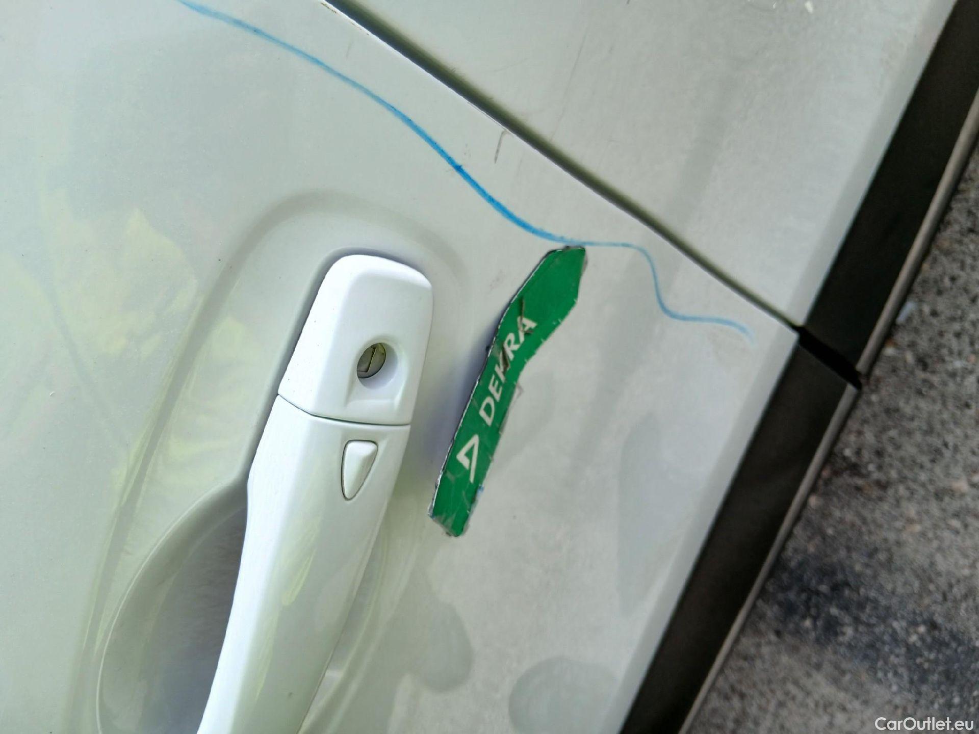  Renault  Kadjar RENAULT  / 2019 / 5P / crossover Limited Blue dCi 85kW (115CV)(SP) #12