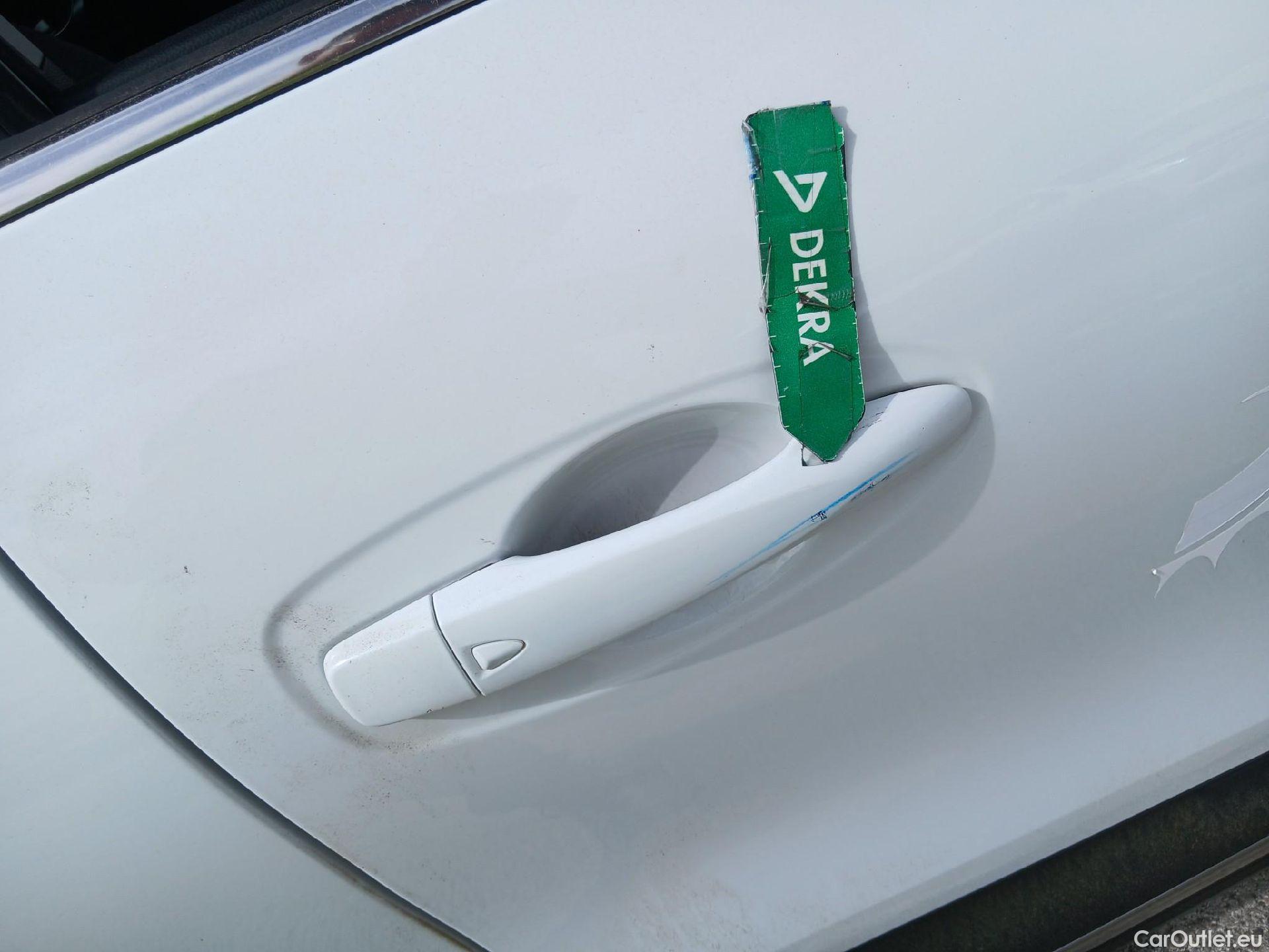  Renault  Kadjar RENAULT  / 2019 / 5P / crossover Limited Blue dCi 85kW (115CV)(SP) #25