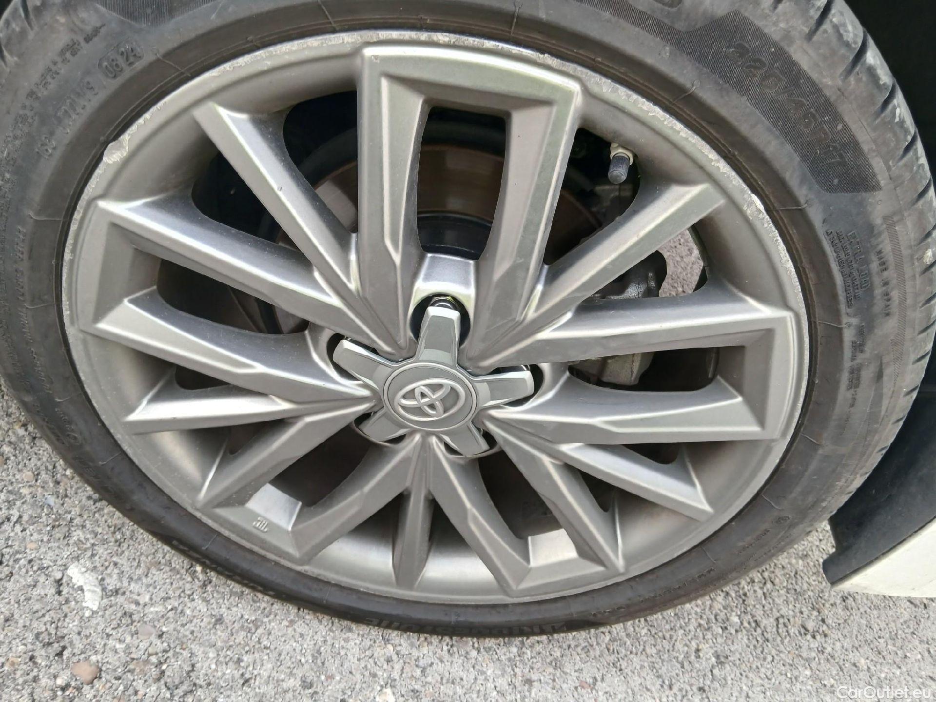  Toyota  Corolla TOYOTA  / 2019 / 5P / familiar 1.8 125H FEEL! E-CVT TOURING SPORT #19