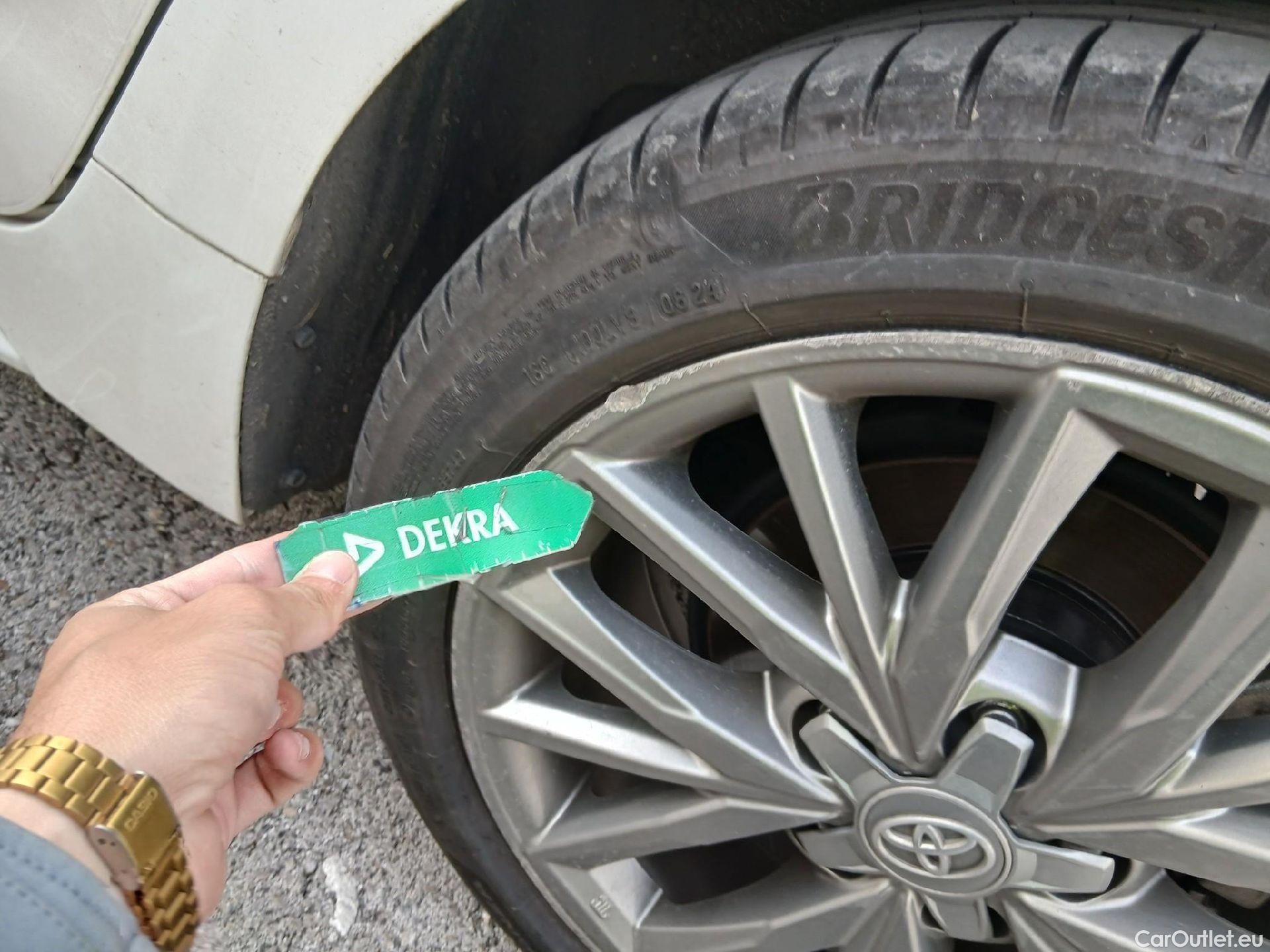  Toyota  Corolla TOYOTA  / 2019 / 5P / familiar 1.8 125H FEEL! E-CVT TOURING SPORT #20