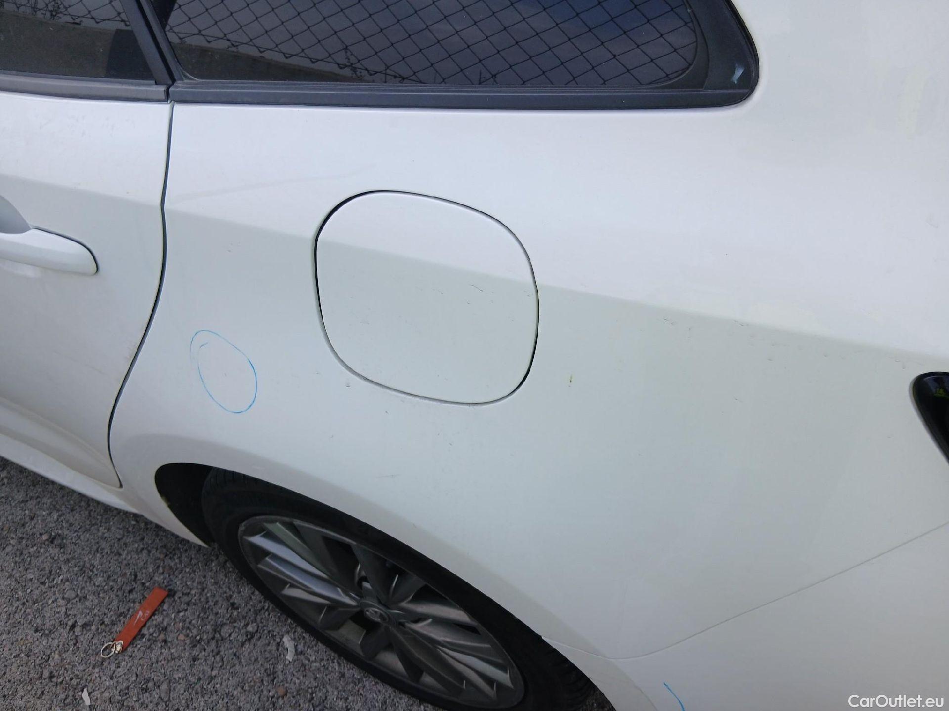  Toyota  Corolla TOYOTA  / 2019 / 5P / familiar 1.8 125H FEEL! E-CVT TOURING SPORT #22