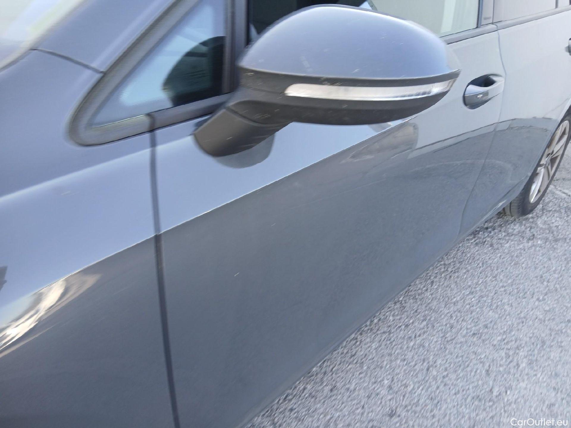  Volkswagen  Golf  VOLKSWAGEN / 2020 / 5P / familiar Life 2.0 TDI 85kW (115CV) Variant #6