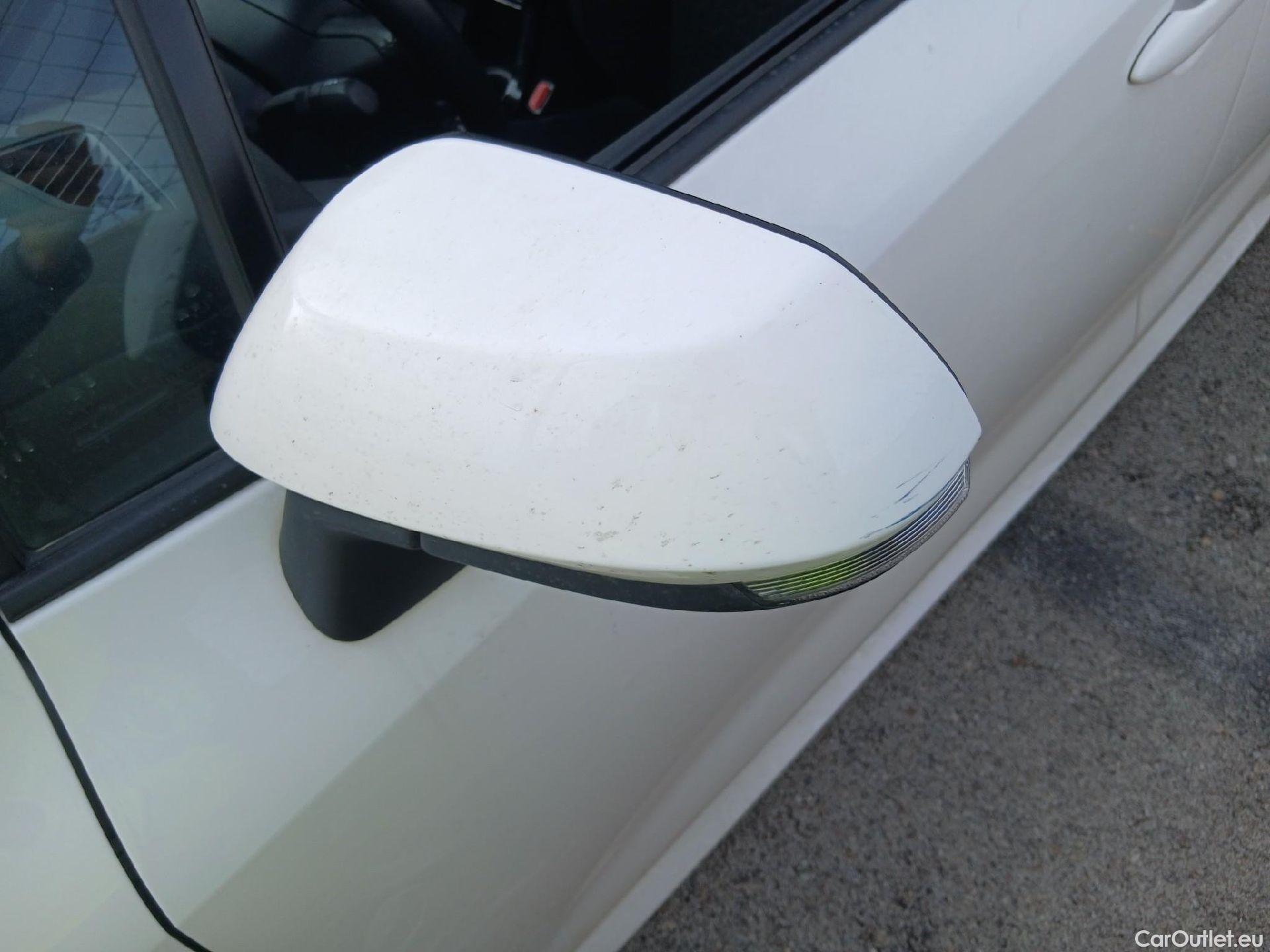  Toyota  Corolla TOYOTA  / 2019 / 5P / familiar 1.8 125H FEEL! E-CVT TOURING SPORT #13