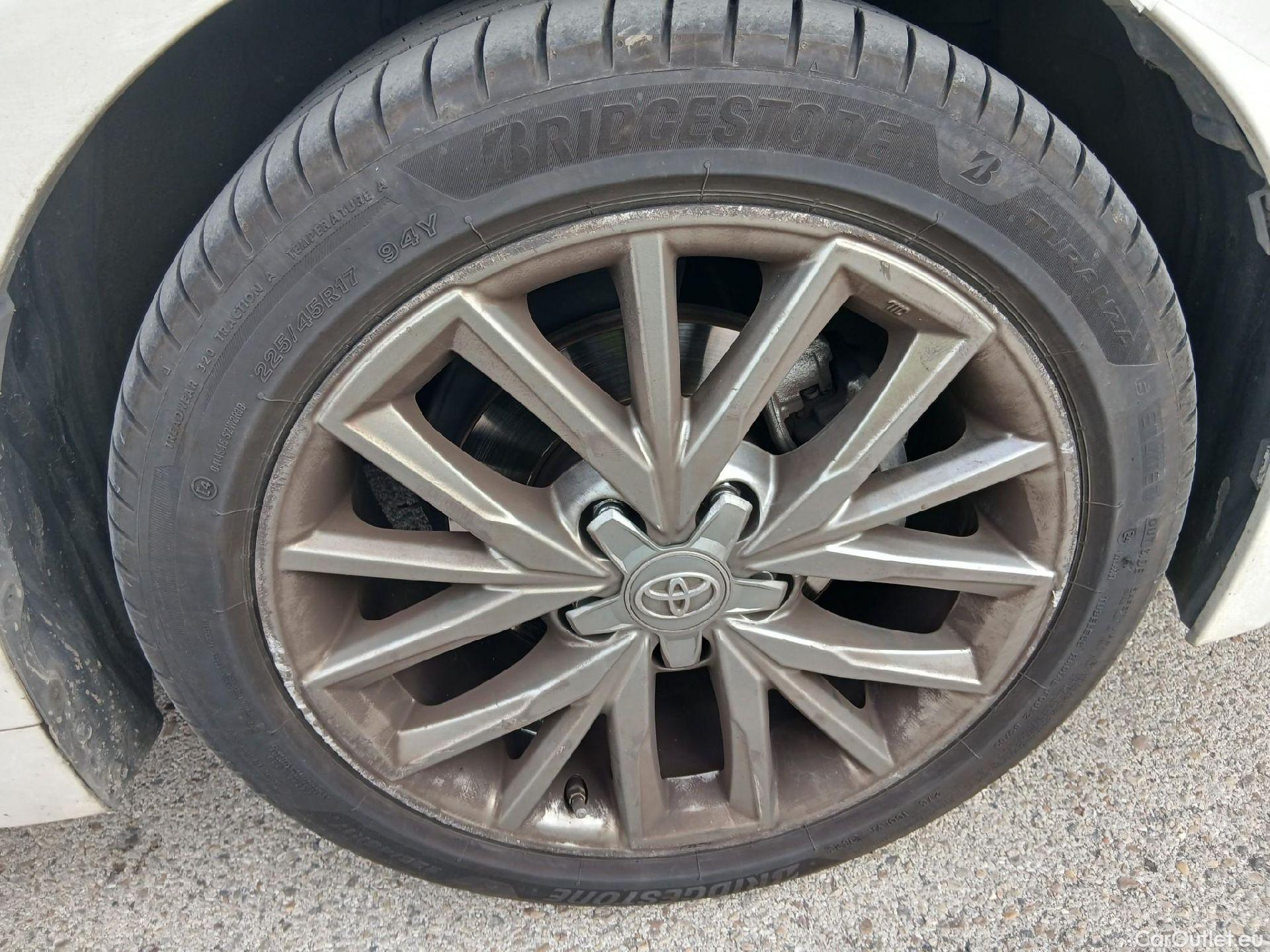  Toyota  Corolla TOYOTA  / 2019 / 5P / familiar 1.8 125H FEEL! E-CVT TOURING SPORT #39