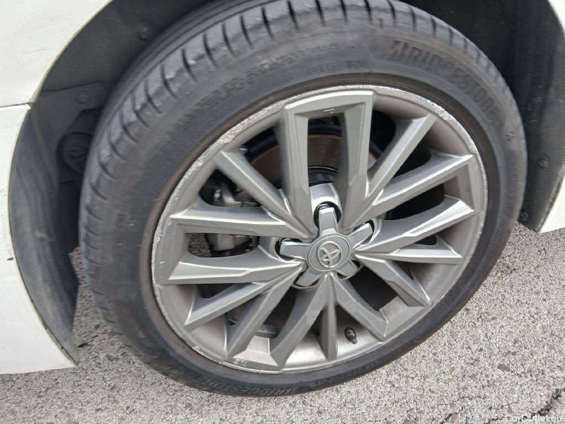  Toyota  Corolla TOYOTA  / 2019 / 5P / familiar 1.8 125H FEEL! E-CVT TOURING SPORT #33