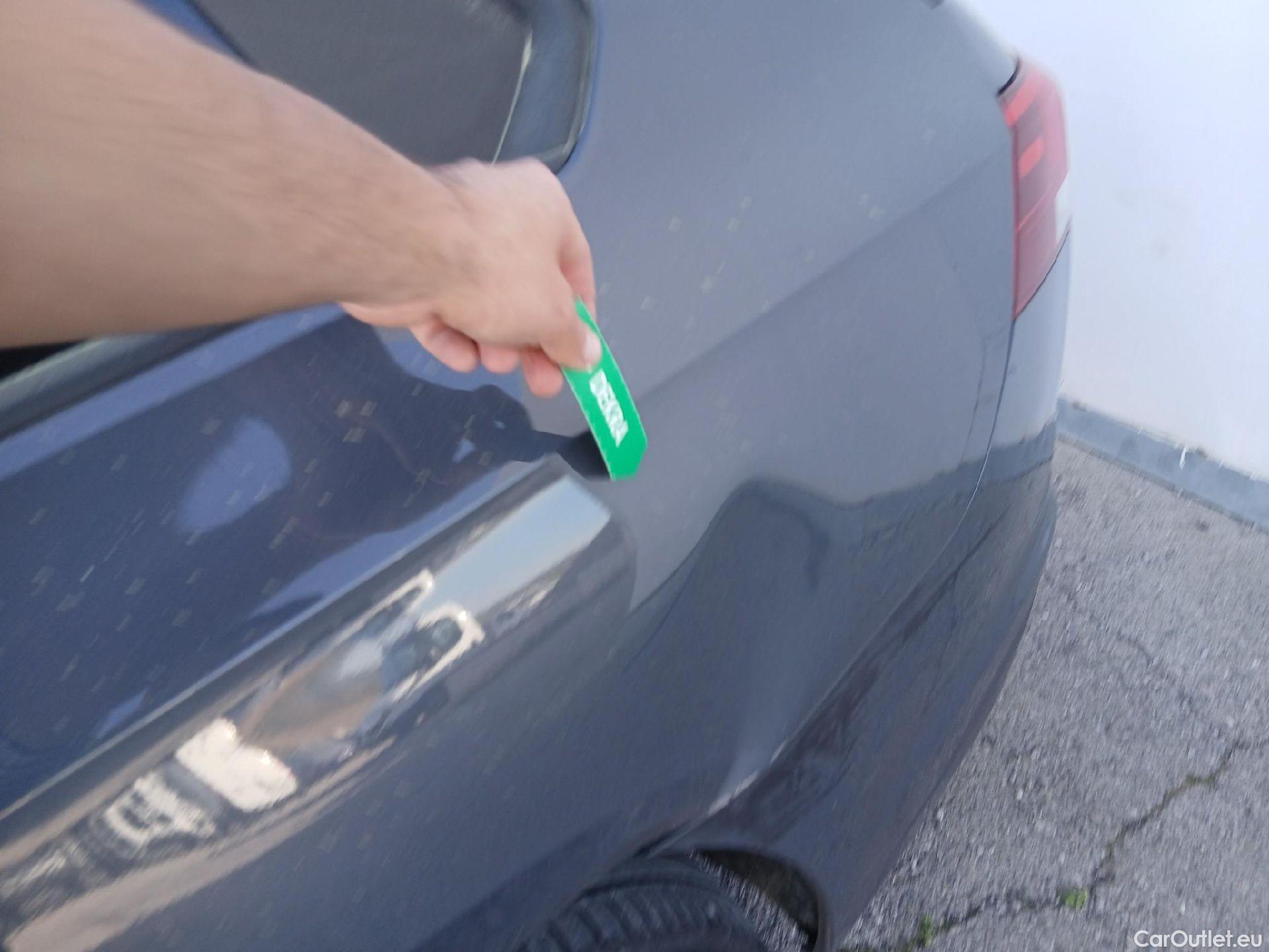  Volkswagen  Golf  VOLKSWAGEN / 2020 / 5P / familiar Life 2.0 TDI 85kW (115CV) Variant #10