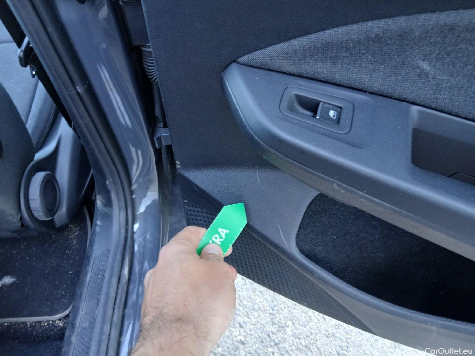  Volkswagen  Golf  VOLKSWAGEN / 2020 / 5P / familiar Life 2.0 TDI 85kW (115CV) Variant #30