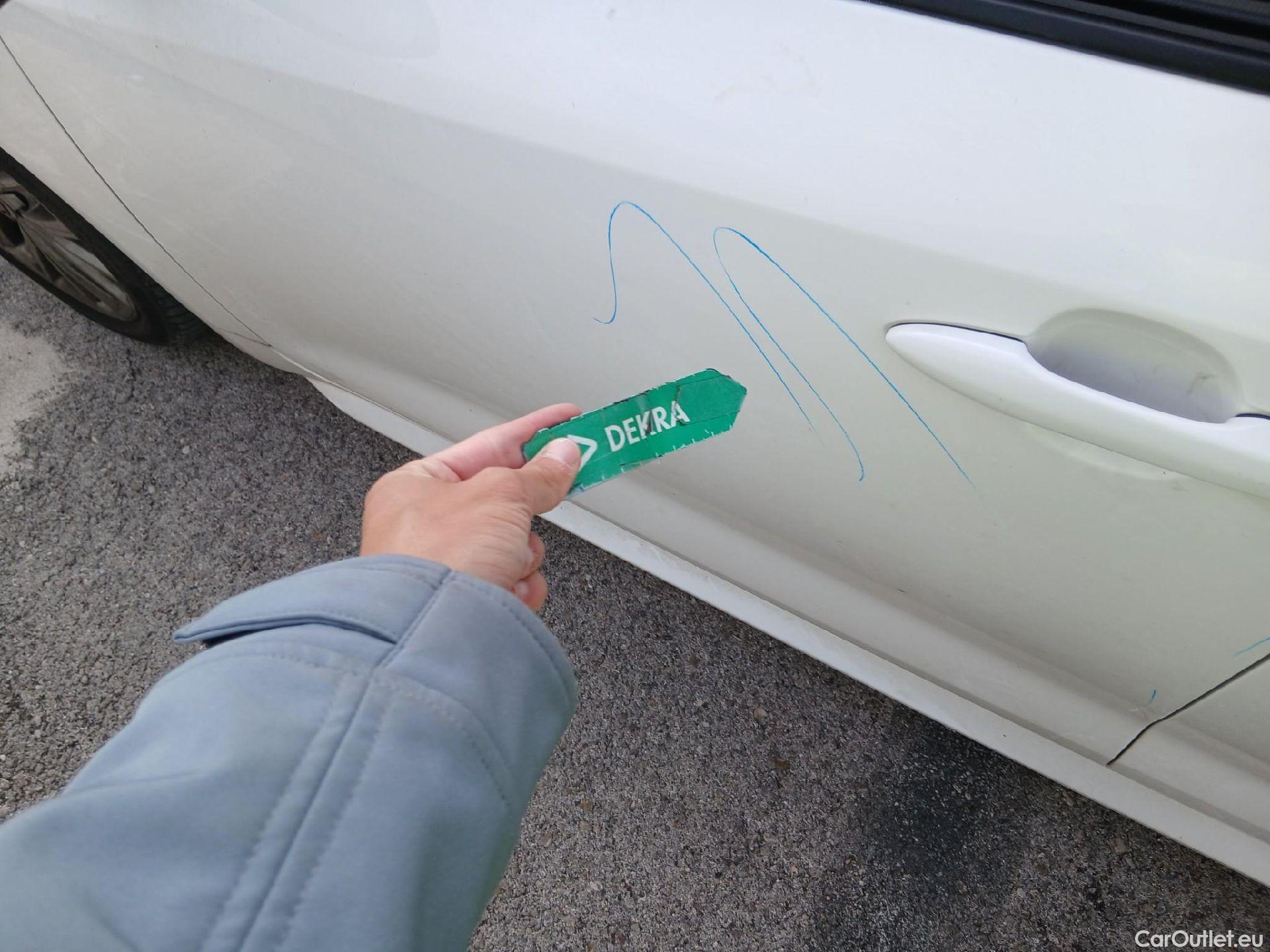  Toyota  Corolla TOYOTA  / 2019 / 5P / familiar 1.8 125H FEEL! E-CVT TOURING SPORT #17