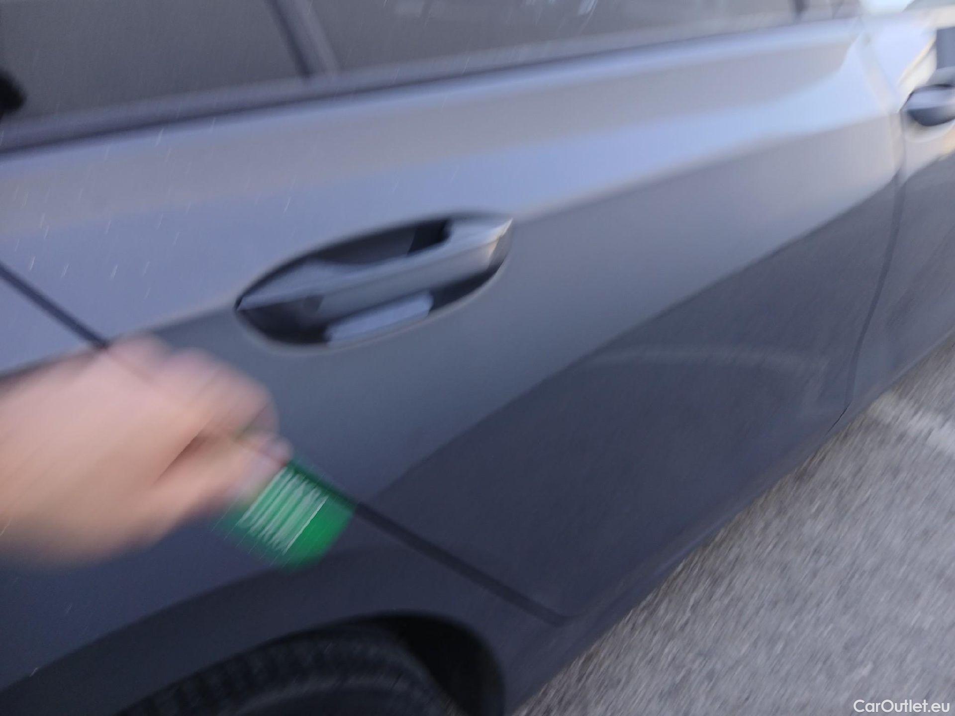  Volkswagen  Golf  VOLKSWAGEN / 2020 / 5P / familiar Life 2.0 TDI 85kW (115CV) Variant #21