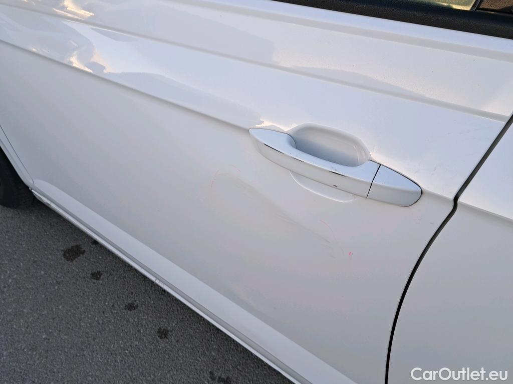  Volkswagen  Polo VOLKSWAGEN  / 2021 / 5P / berlina con portón Life 1.0 TSI 70kW (95CV) #3