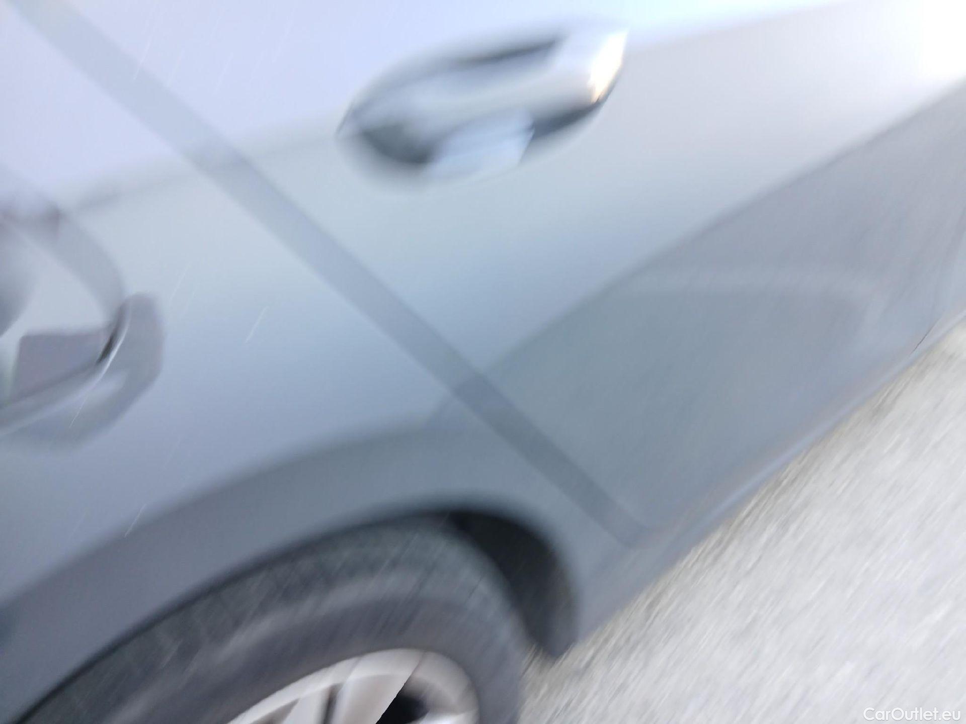  Volkswagen  Golf  VOLKSWAGEN / 2020 / 5P / familiar Life 2.0 TDI 85kW (115CV) Variant #22