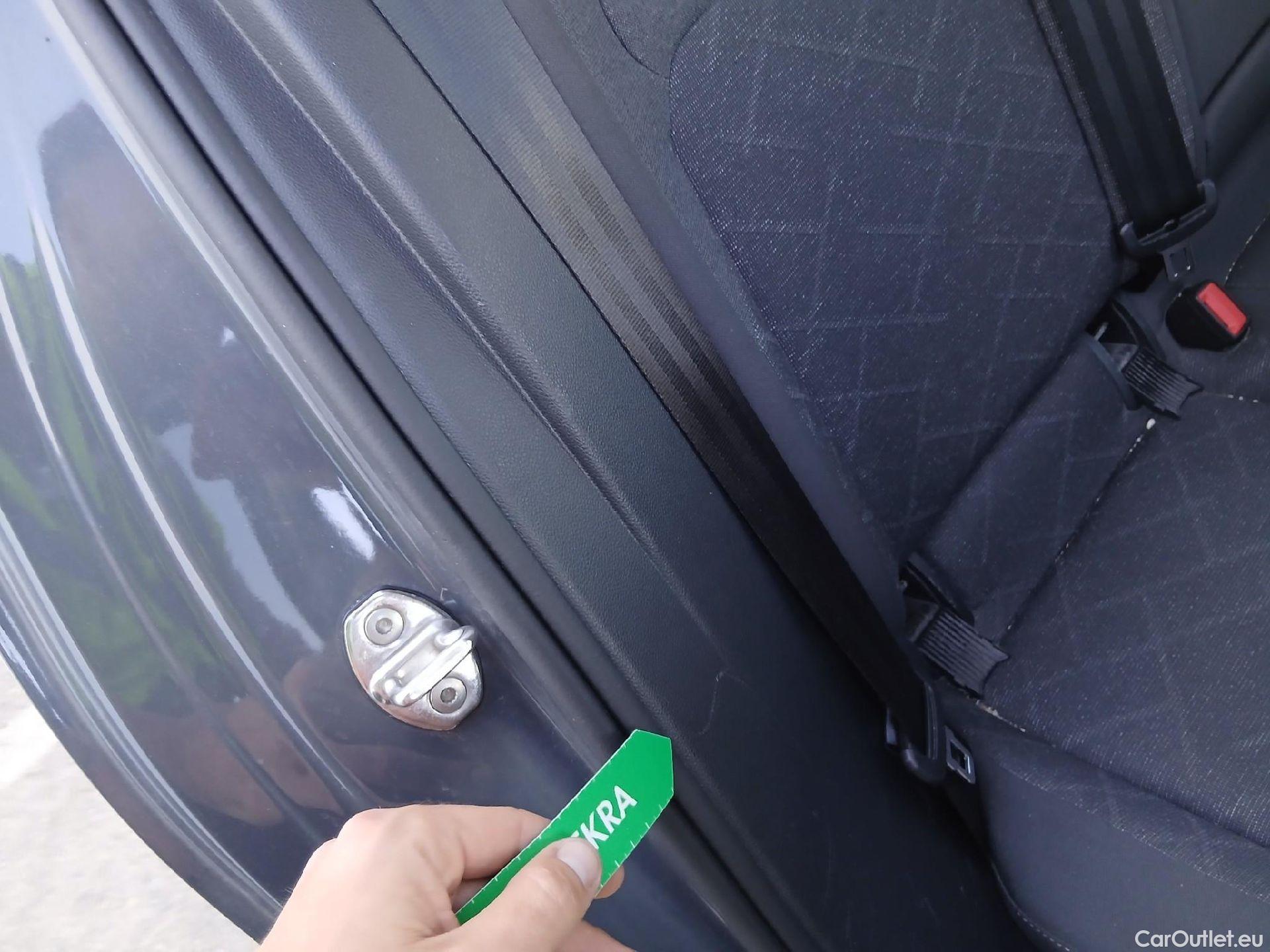  Volkswagen  Golf  VOLKSWAGEN / 2020 / 5P / familiar Life 2.0 TDI 85kW (115CV) Variant #31