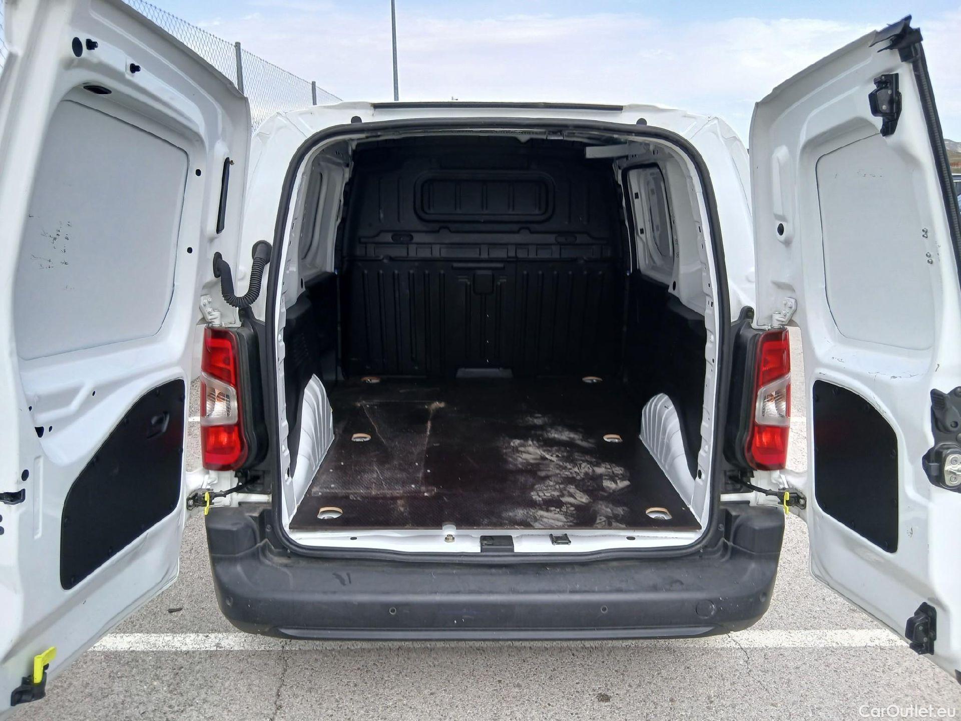  Citroen  Berlingo CITROEN  / 2018 / 4P / furgón derivado de turismo Talla M BlueHDi 100 CLUB #24