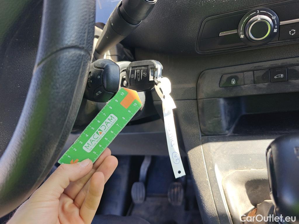  Peugeot  Expert PEUGEOT  / 2016 / 4P / furgón Furgón BlueHDi 100 S&S 6v Long #2