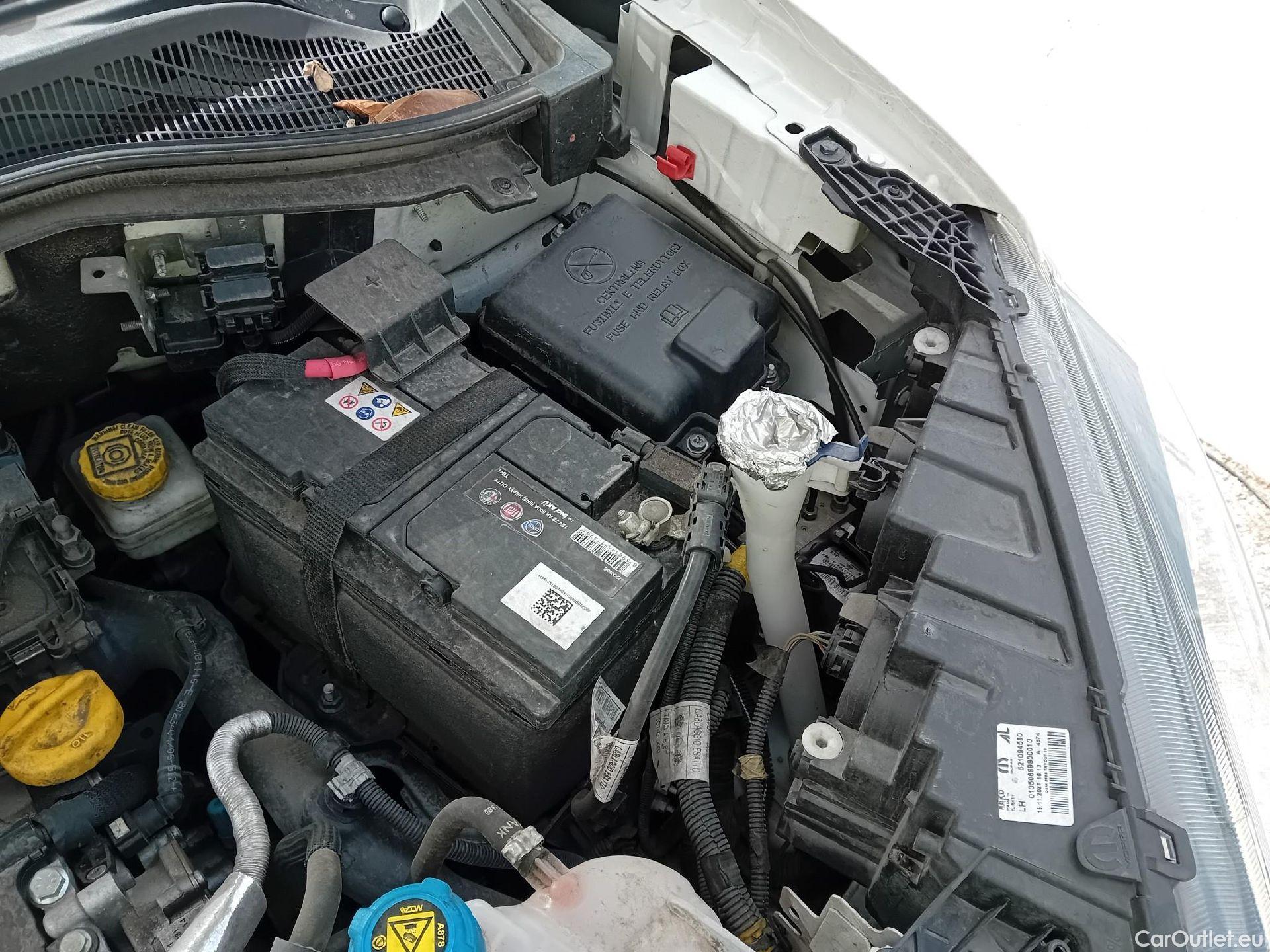  Fiat  Doblo FIAT Doblò Cargo/2015/4P/furgón derivado de turismo Cargo SX 1.6 Mjet 66kW (90CV) (AC) #9