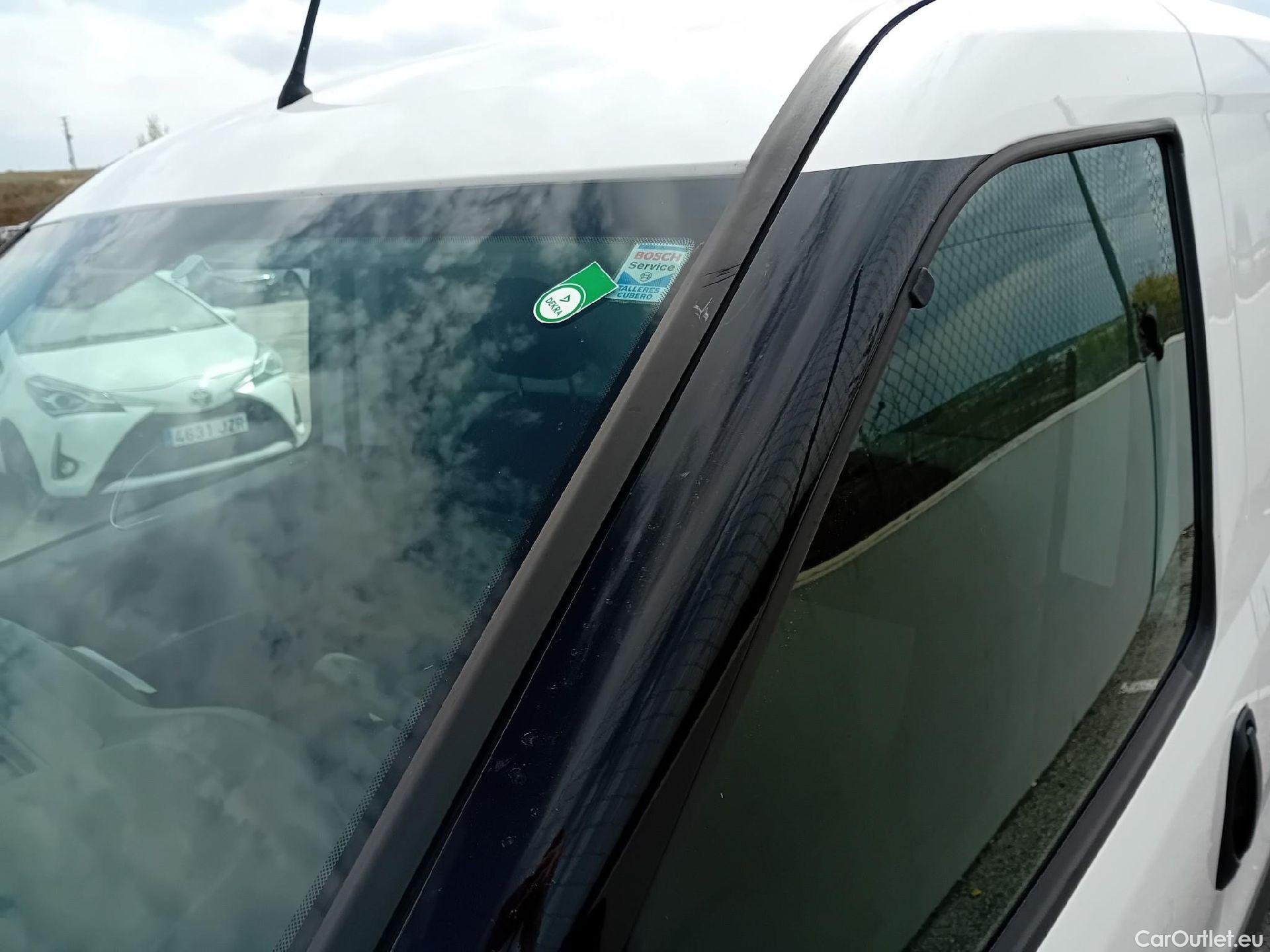  Fiat  Doblo FIAT Doblò Cargo/2015/4P/furgón derivado de turismo Cargo SX 1.6 Mjet 66kW (90CV) (AC) #24