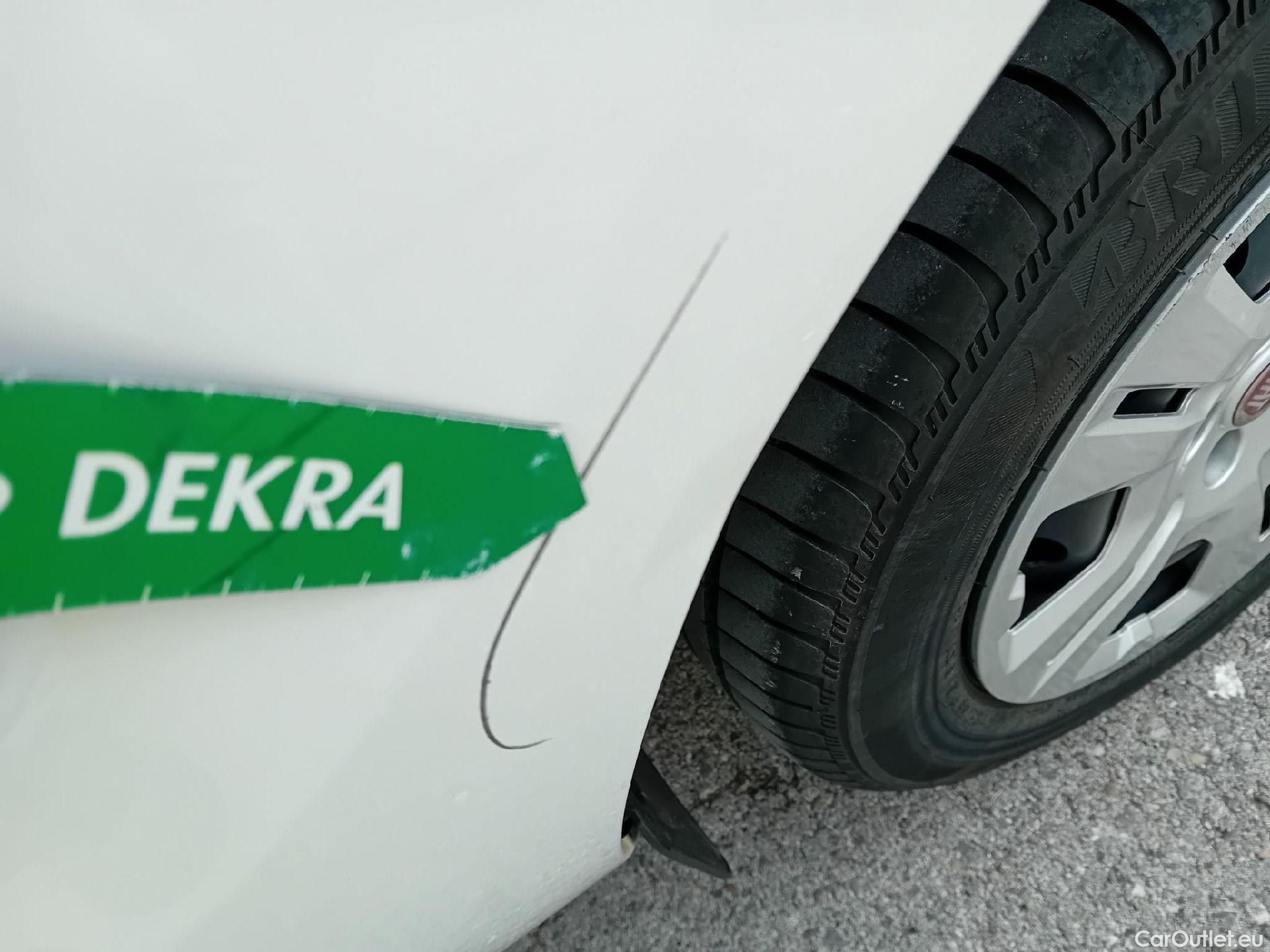  Fiat  Doblo FIAT Doblò Cargo/2015/4P/furgón derivado de turismo Cargo SX 1.6 Mjet 66kW (90CV) (AC) #18