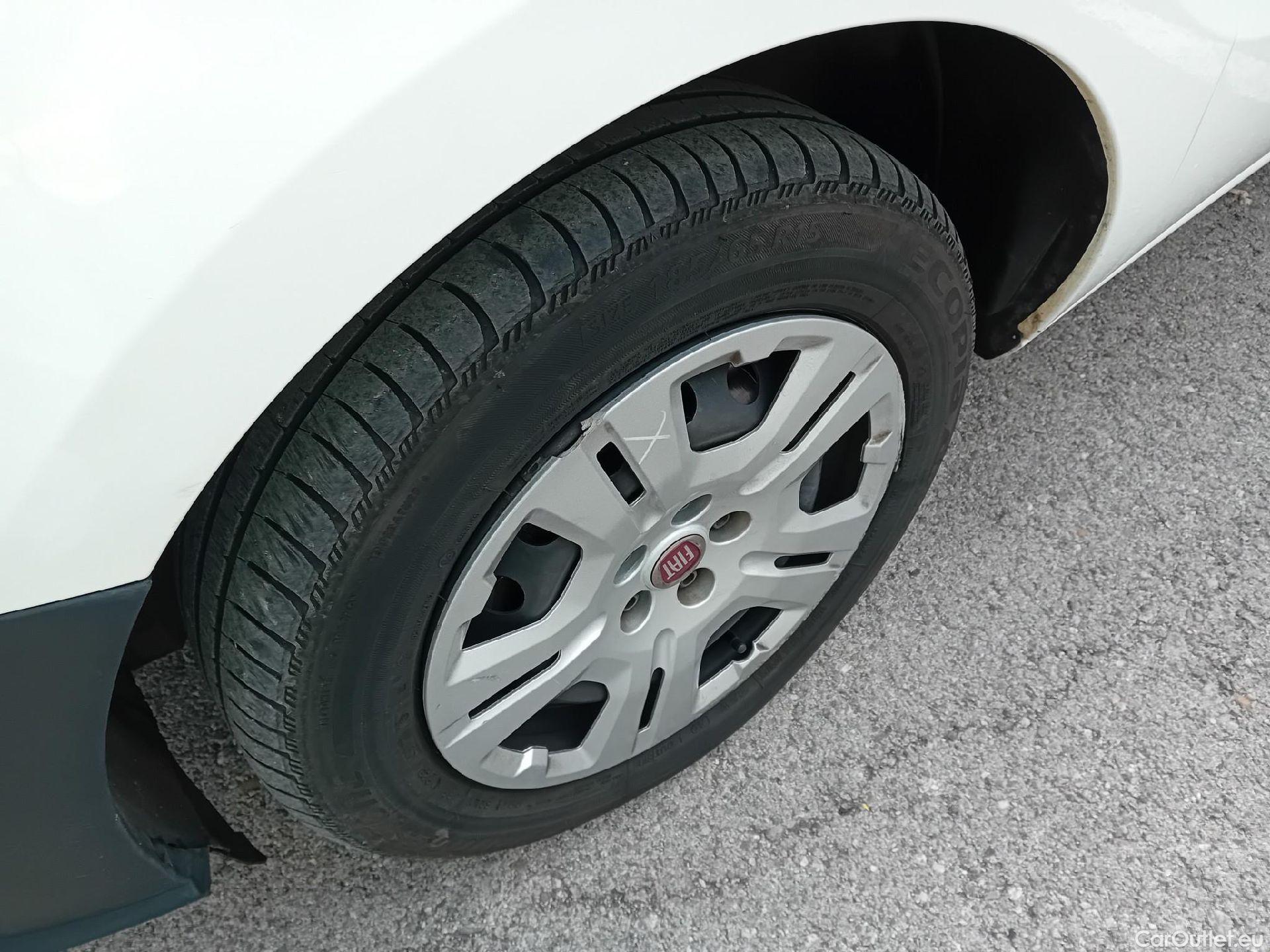  Fiat  Doblo FIAT Doblò Cargo/2015/4P/furgón derivado de turismo Cargo SX 1.6 Mjet 66kW (90CV) (AC) #14