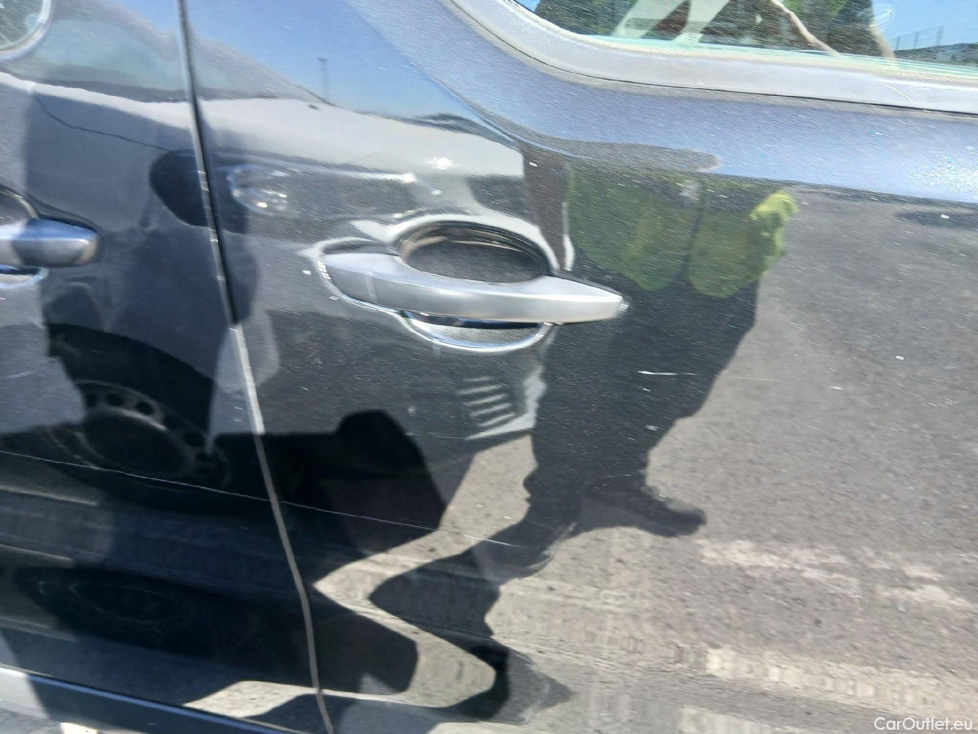  Opel  Vivaro OPEL  / 2019 / 4P / combi 1.5 Diésel 88kW (120CV) L Std Express #37