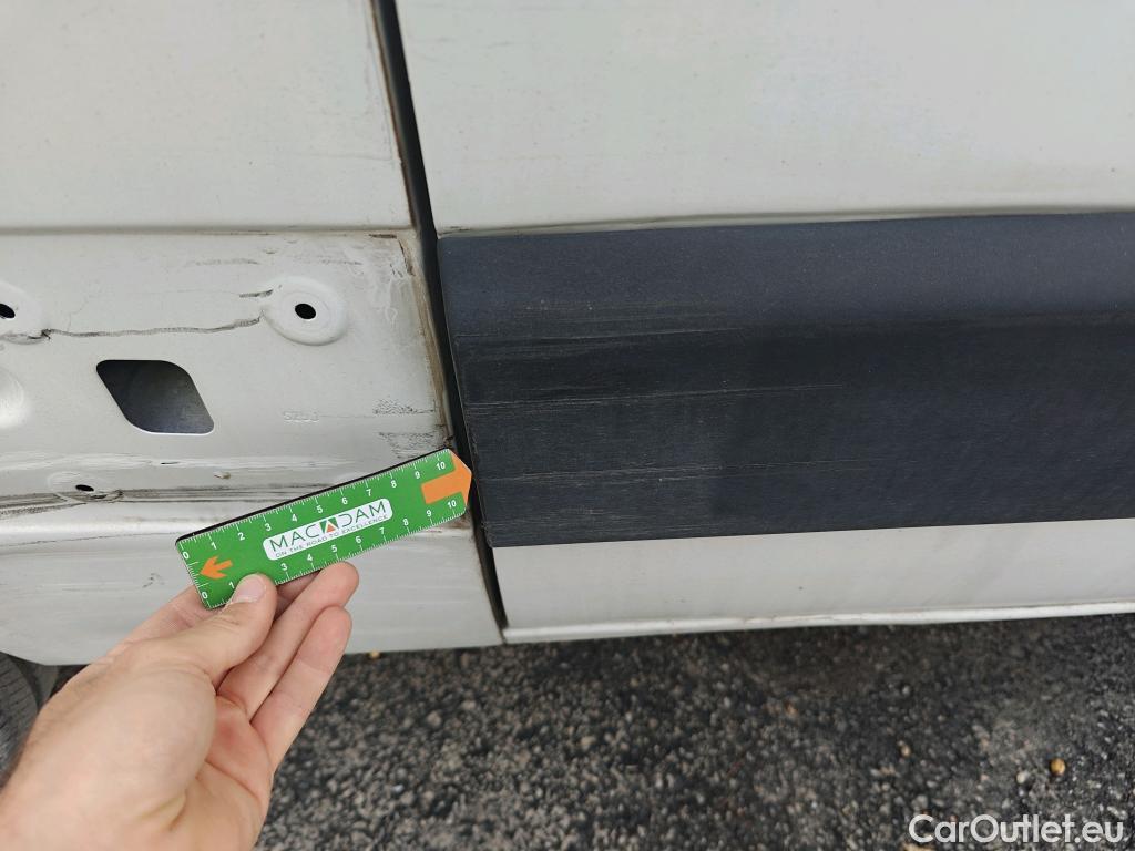  Nissan  NV400 NISSAN  / 2011 / 4P / furgón L2H2 3,5T 2.3dCi 99kW FWD Comfort #ISOTERMO# #86