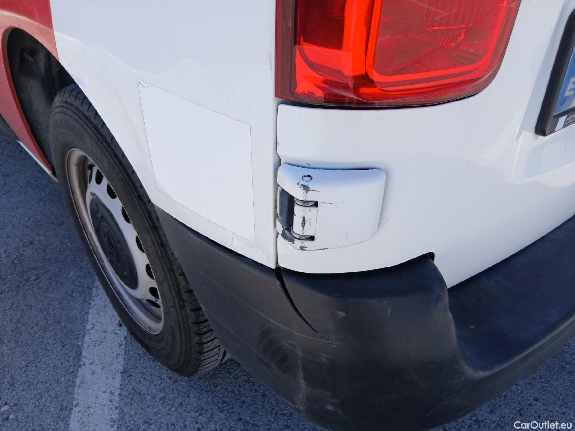  Toyota  Proace TOYOTA  / 2016 / 4P / furgón FU. MEDIO (L1) 2.0D 90kW COMFORT CARGA + #19