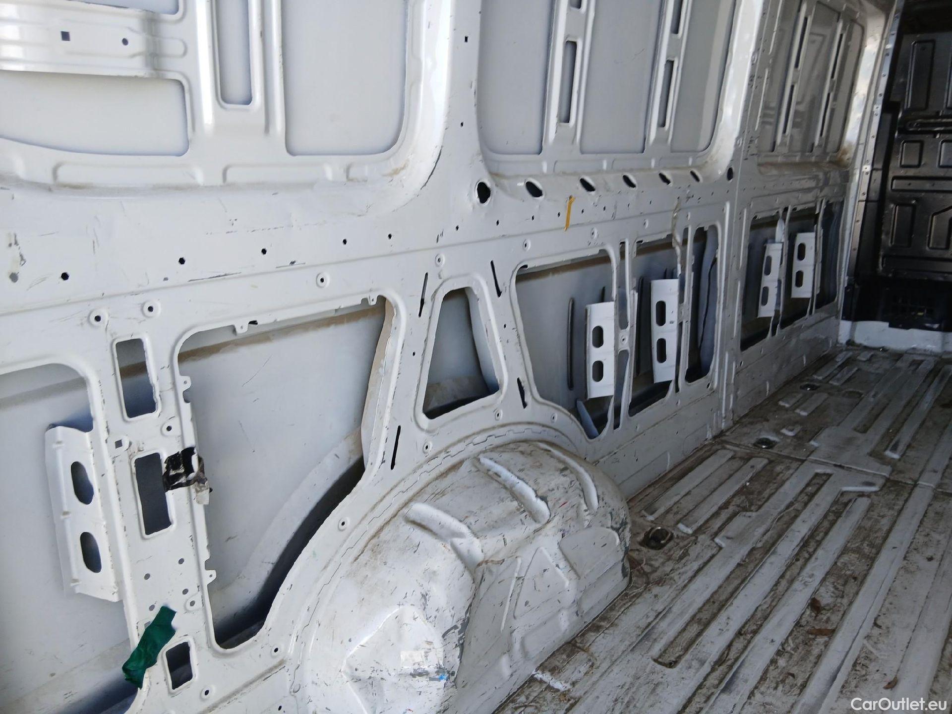  Volkswagen  Crafter  Furgón Furgón 35 BL TA FWD 2.0 TDI 140CV MT6 E6 #48