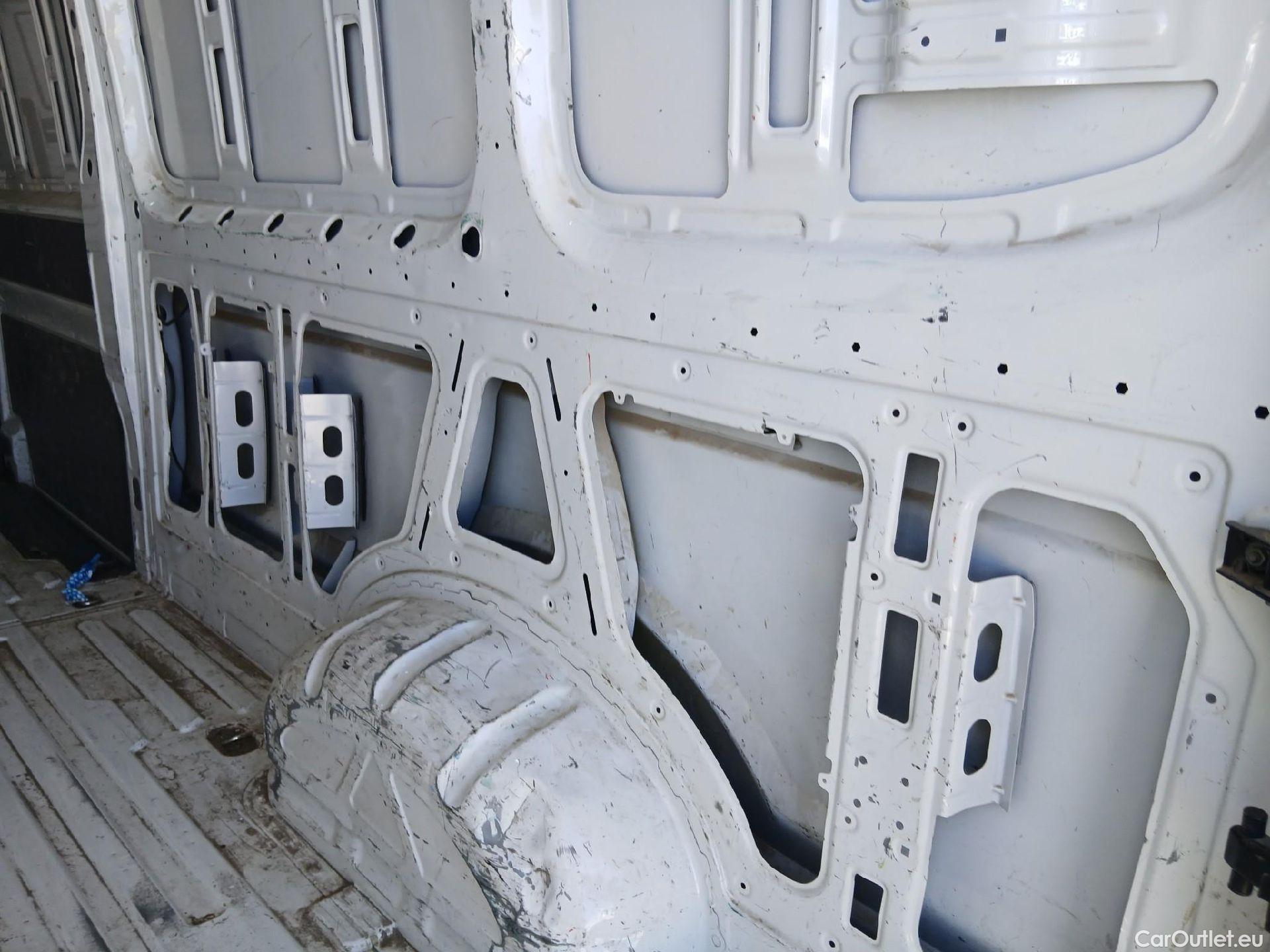  Volkswagen  Crafter  Furgón Furgón 35 BL TA FWD 2.0 TDI 140CV MT6 E6 #50