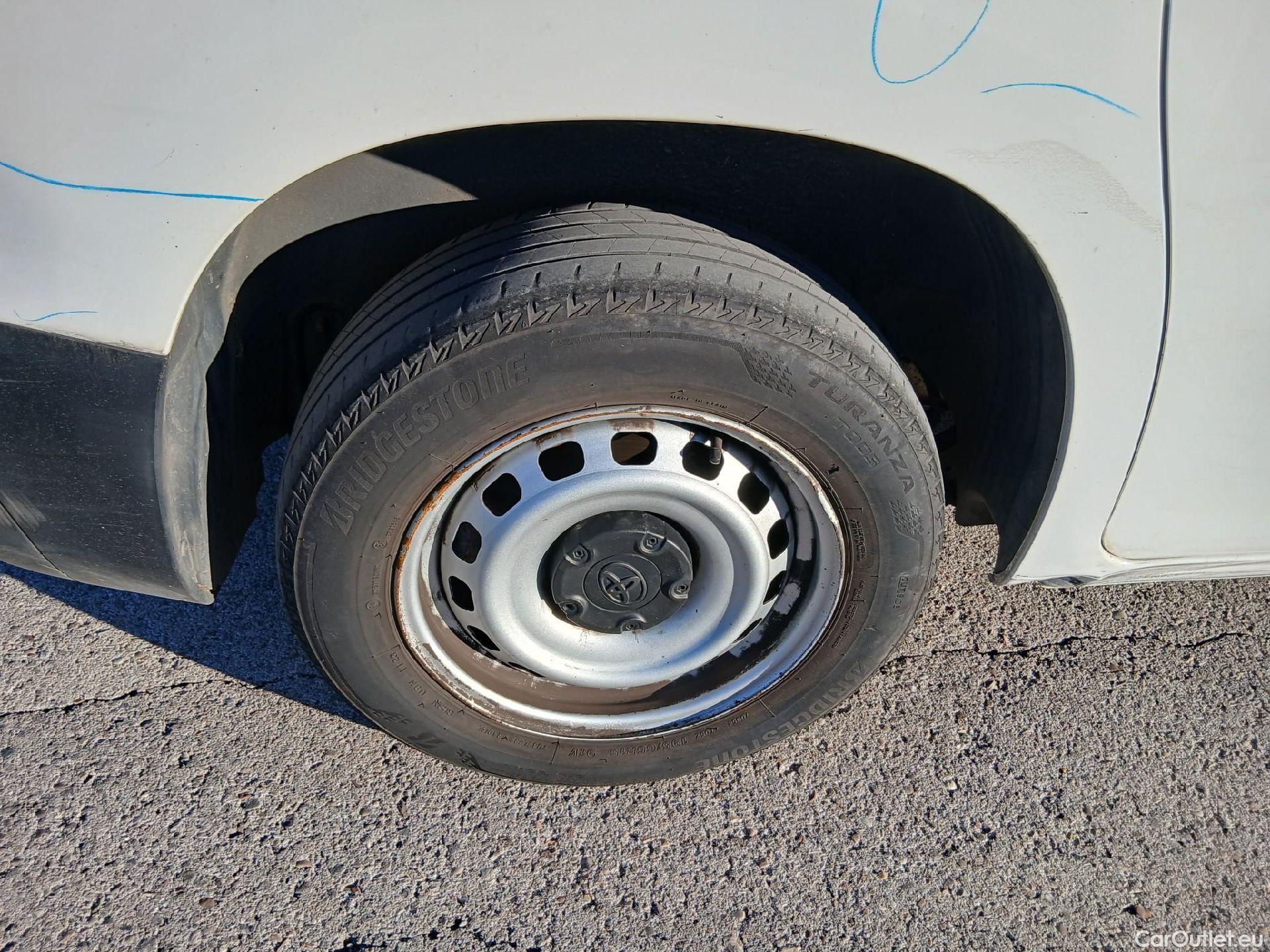  Toyota  Proace TOYOTA  City/2020/4P/furgón derivado de turismo 1.5D 56kW (75CV) GX 650kg Media #40