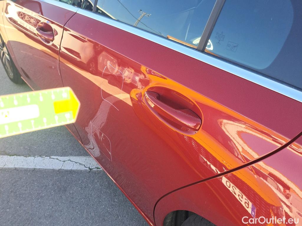  Mercedes  A-Klasse MERCEDES-BENZ Clase A / 2018 / 5P / berlina con portón A 180 #3