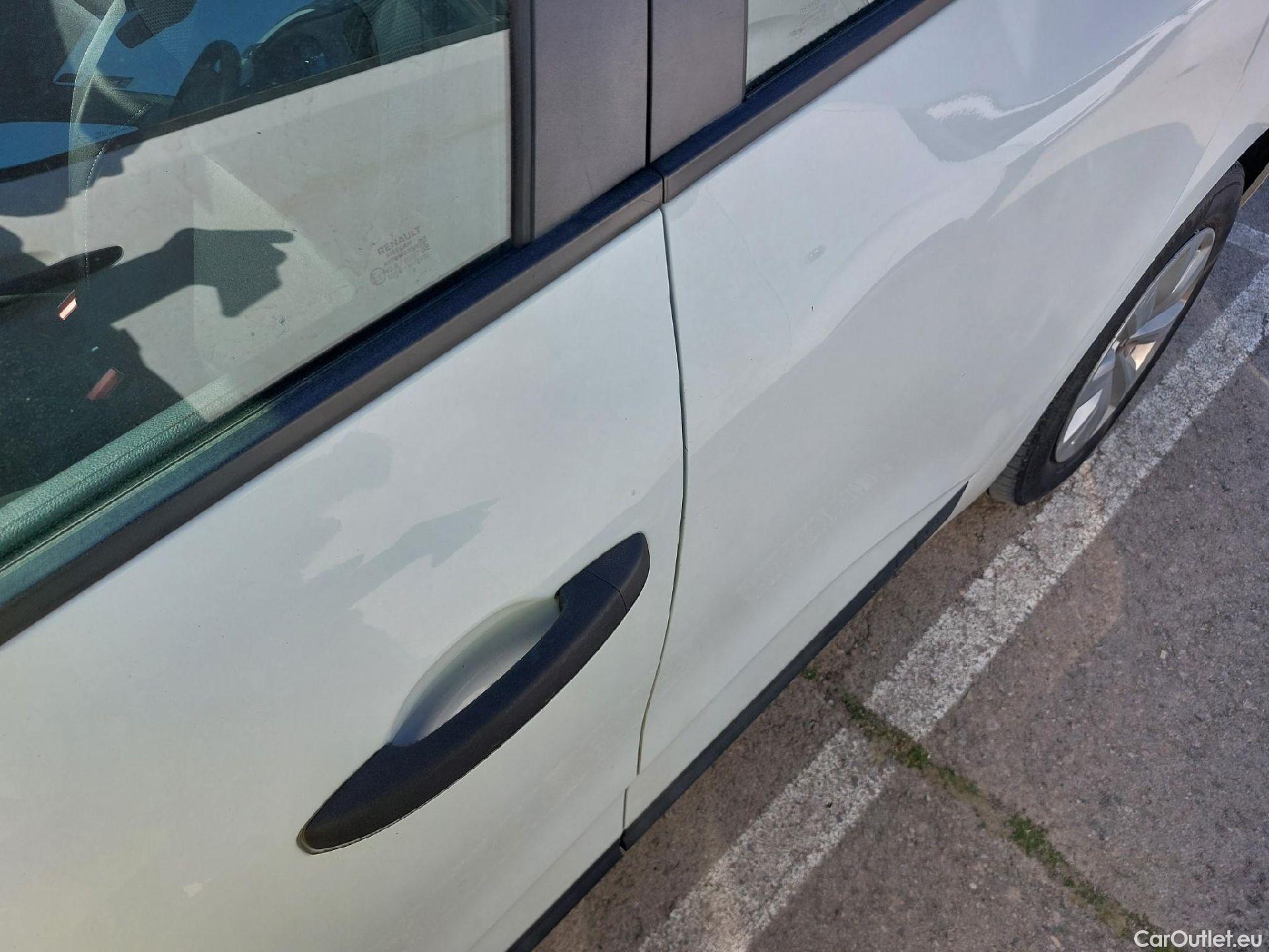  Renault  Clio RENAULT  / 2019 / 5P / berlina con portón Business Blue dCi 63 kW (85CV) #14