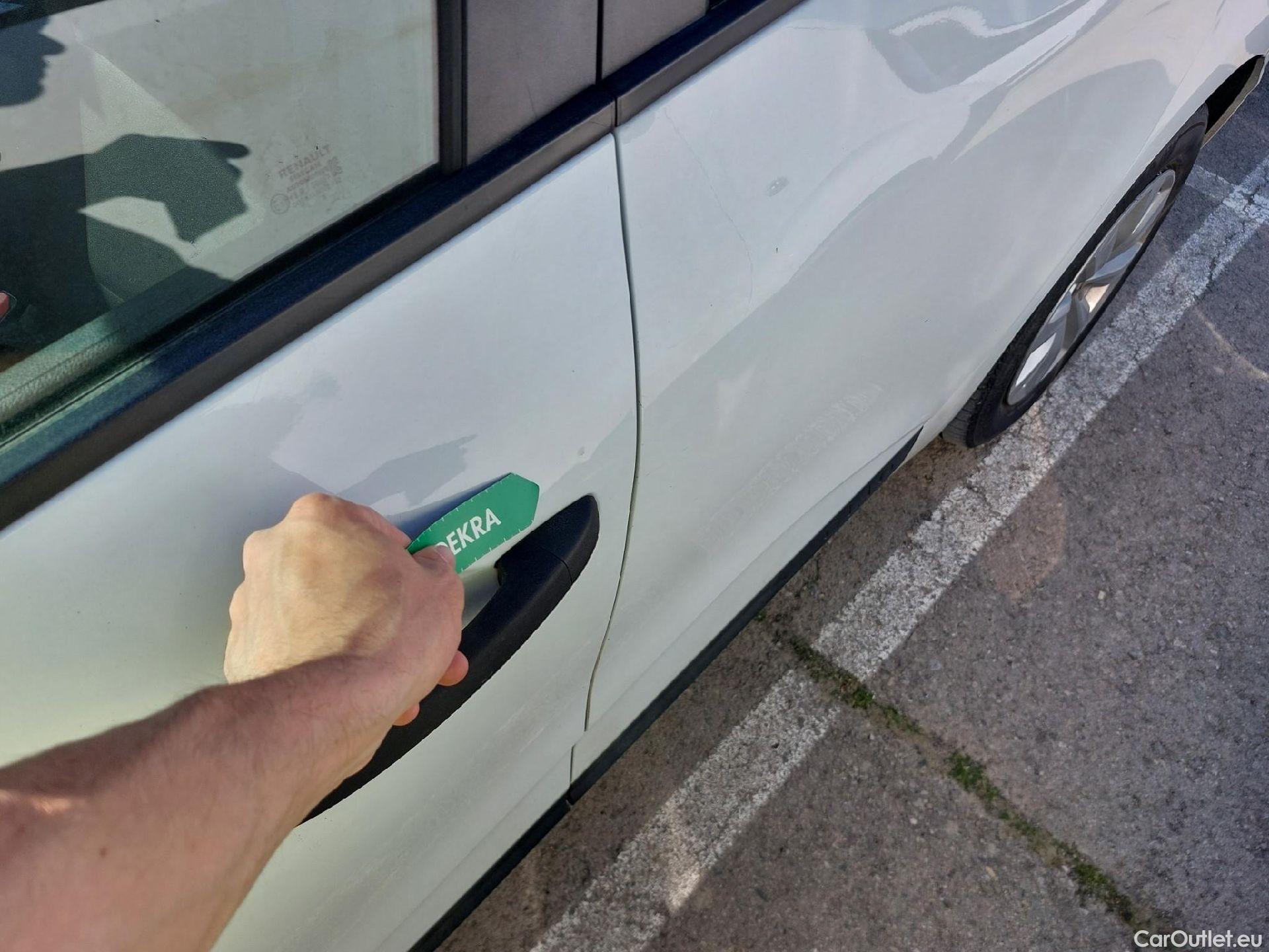  Renault  Clio RENAULT  / 2019 / 5P / berlina con portón Business Blue dCi 63 kW (85CV) #13