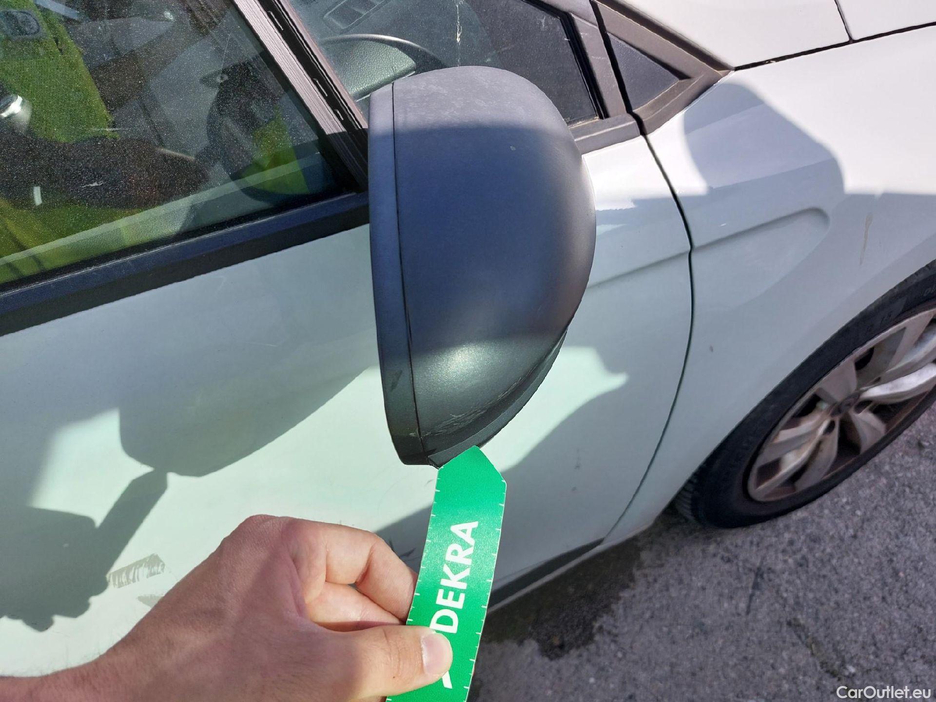  Renault  Clio RENAULT  / 2019 / 5P / berlina con portón Business Blue dCi 63 kW (85CV) #27