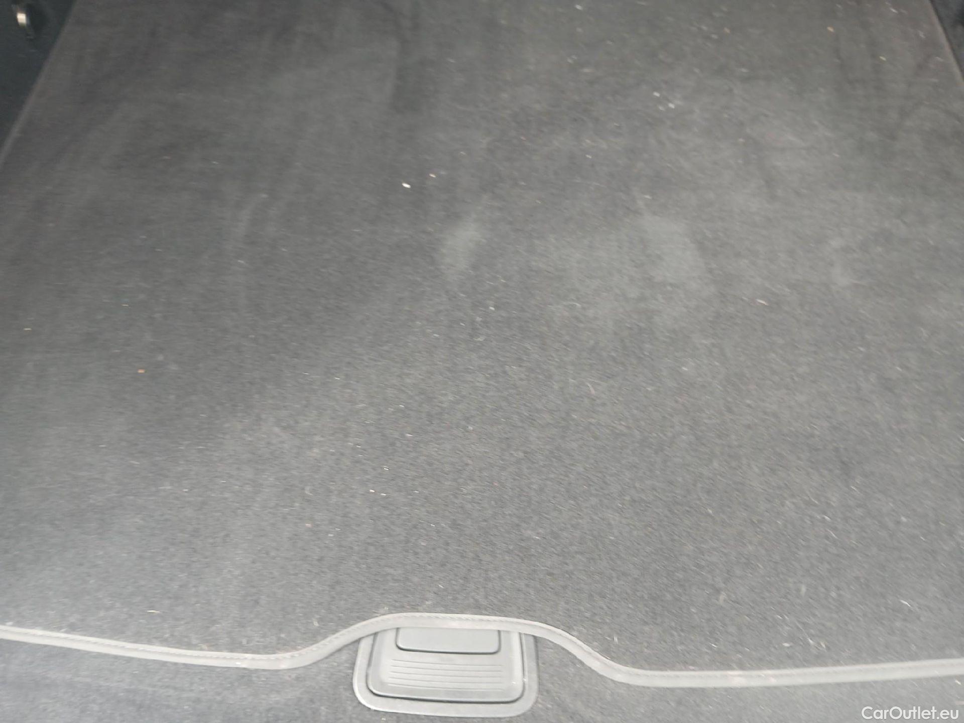  Mercedes  GLC MERCEDES-BENZ  / 2022 / 5P / todoterreno  200 4MATIC #32