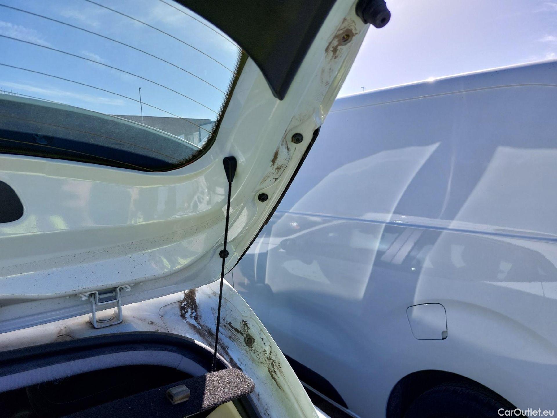  Renault  Clio RENAULT  / 2019 / 5P / berlina con portón Business Blue dCi 63 kW (85CV) #33