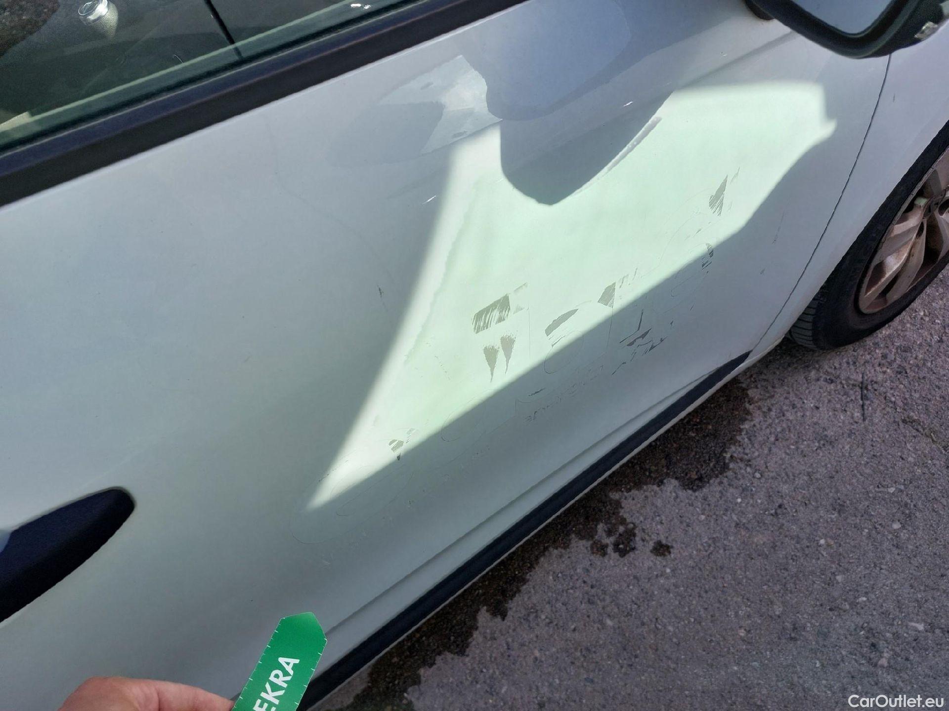  Renault  Clio RENAULT  / 2019 / 5P / berlina con portón Business Blue dCi 63 kW (85CV) #25