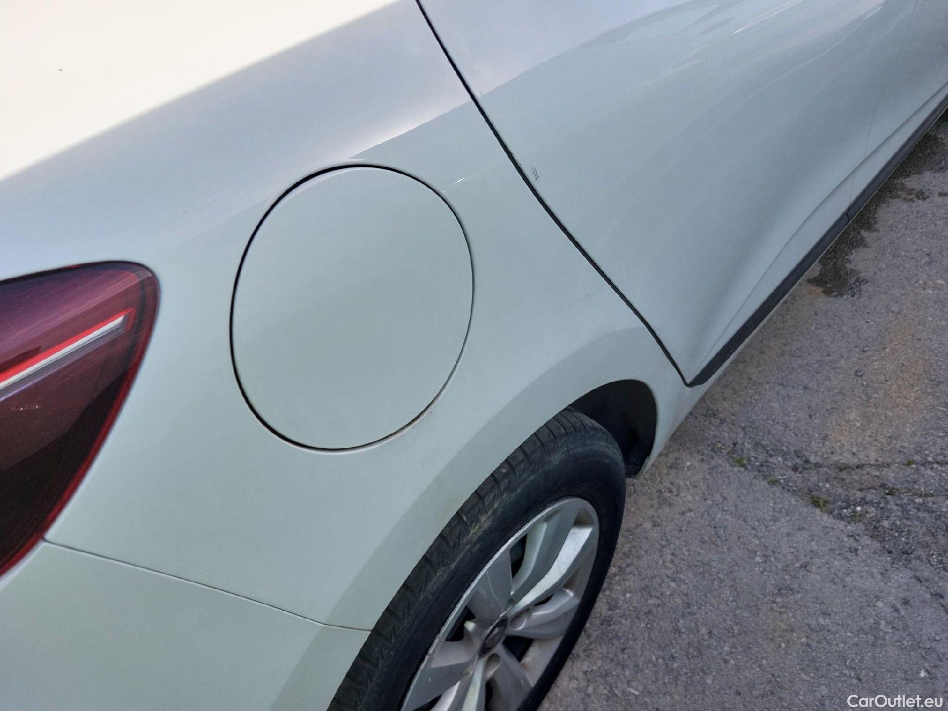  Renault  Clio RENAULT  / 2019 / 5P / berlina con portón Business Blue dCi 63 kW (85CV) #22