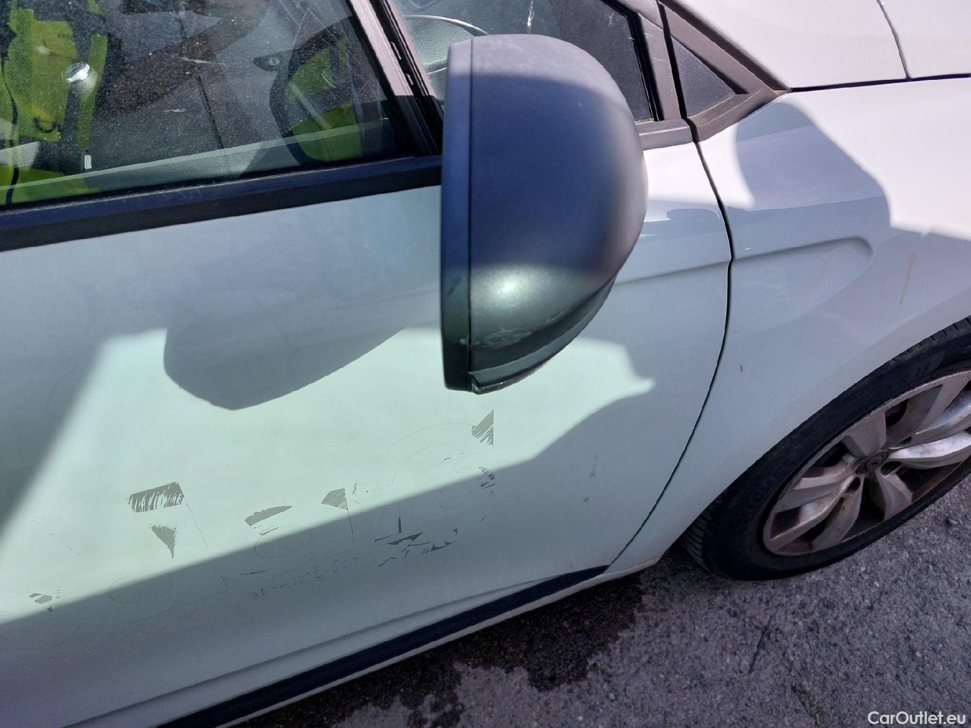  Renault  Clio RENAULT  / 2019 / 5P / berlina con portón Business Blue dCi 63 kW (85CV) #28