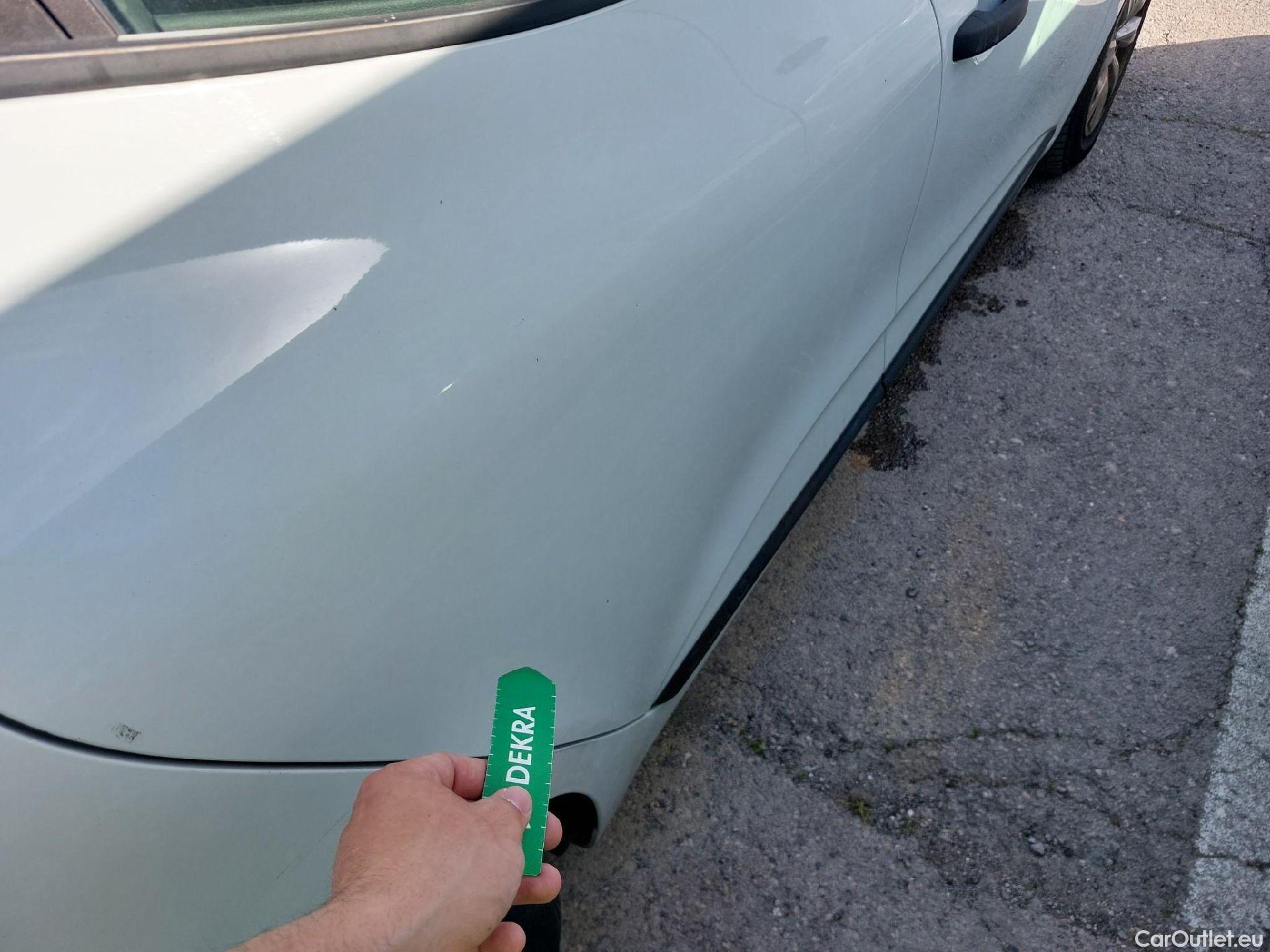  Renault  Clio RENAULT  / 2019 / 5P / berlina con portón Business Blue dCi 63 kW (85CV) #23