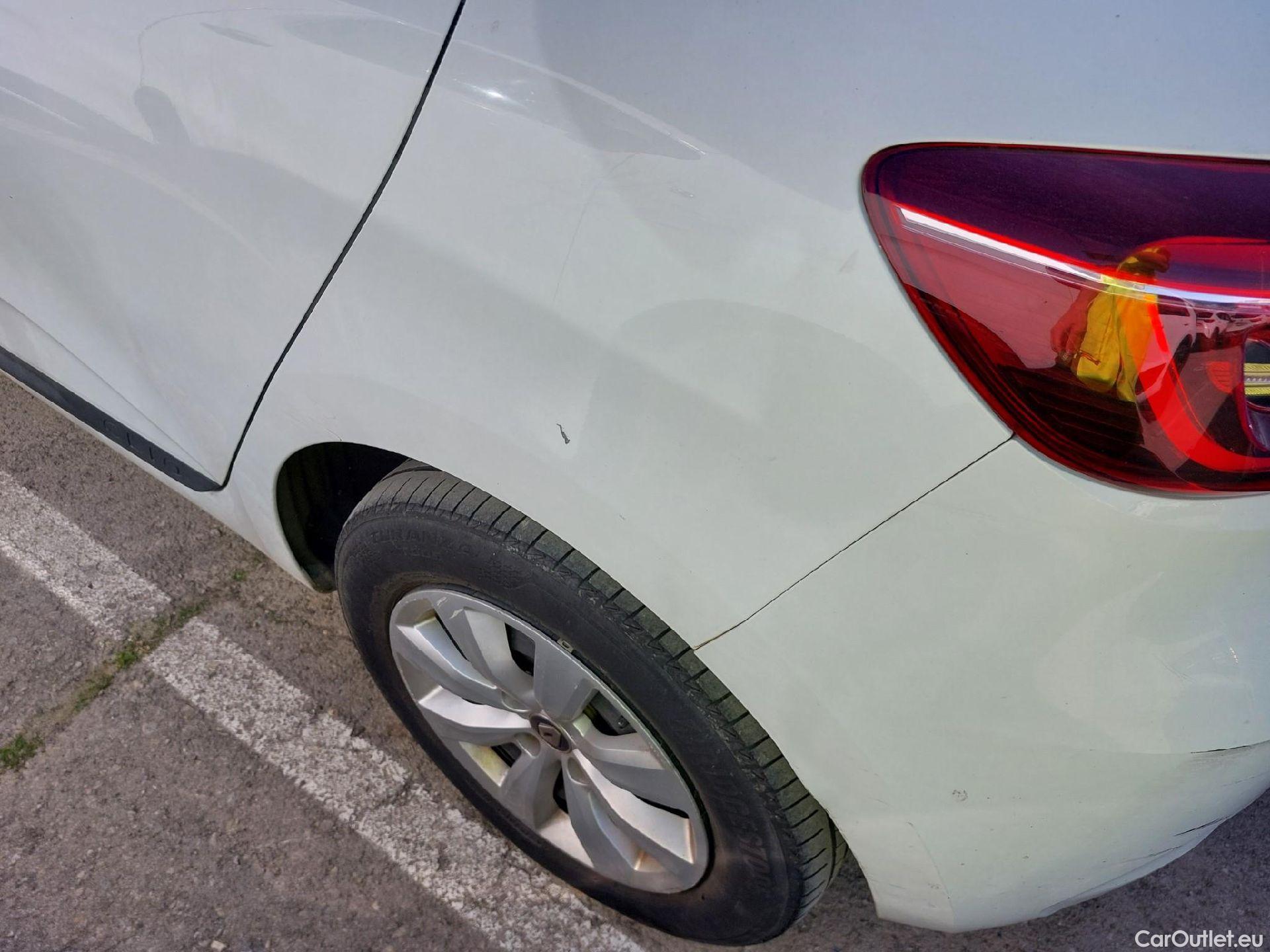  Renault  Clio RENAULT  / 2019 / 5P / berlina con portón Business Blue dCi 63 kW (85CV) #15