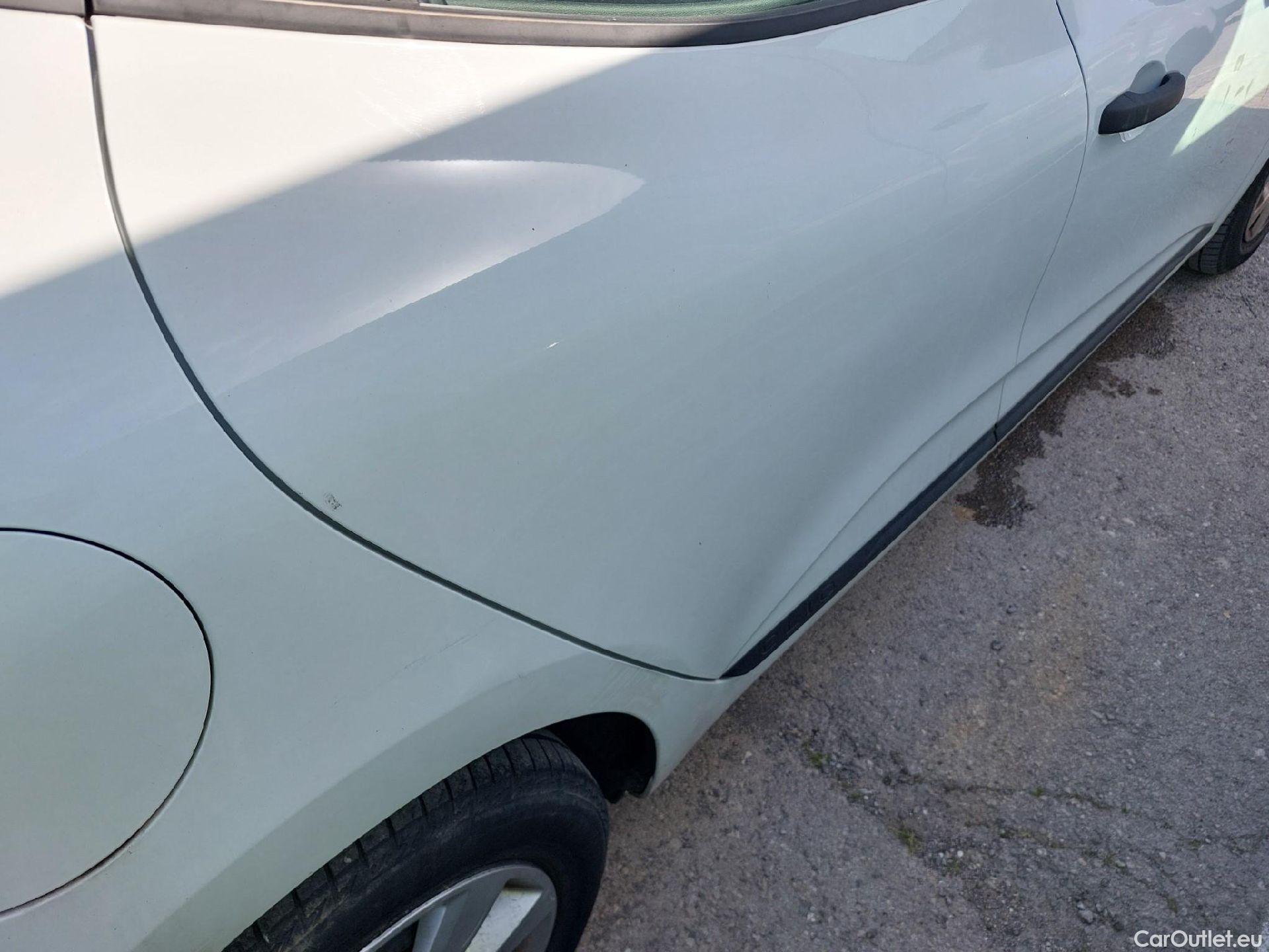  Renault  Clio RENAULT  / 2019 / 5P / berlina con portón Business Blue dCi 63 kW (85CV) #24