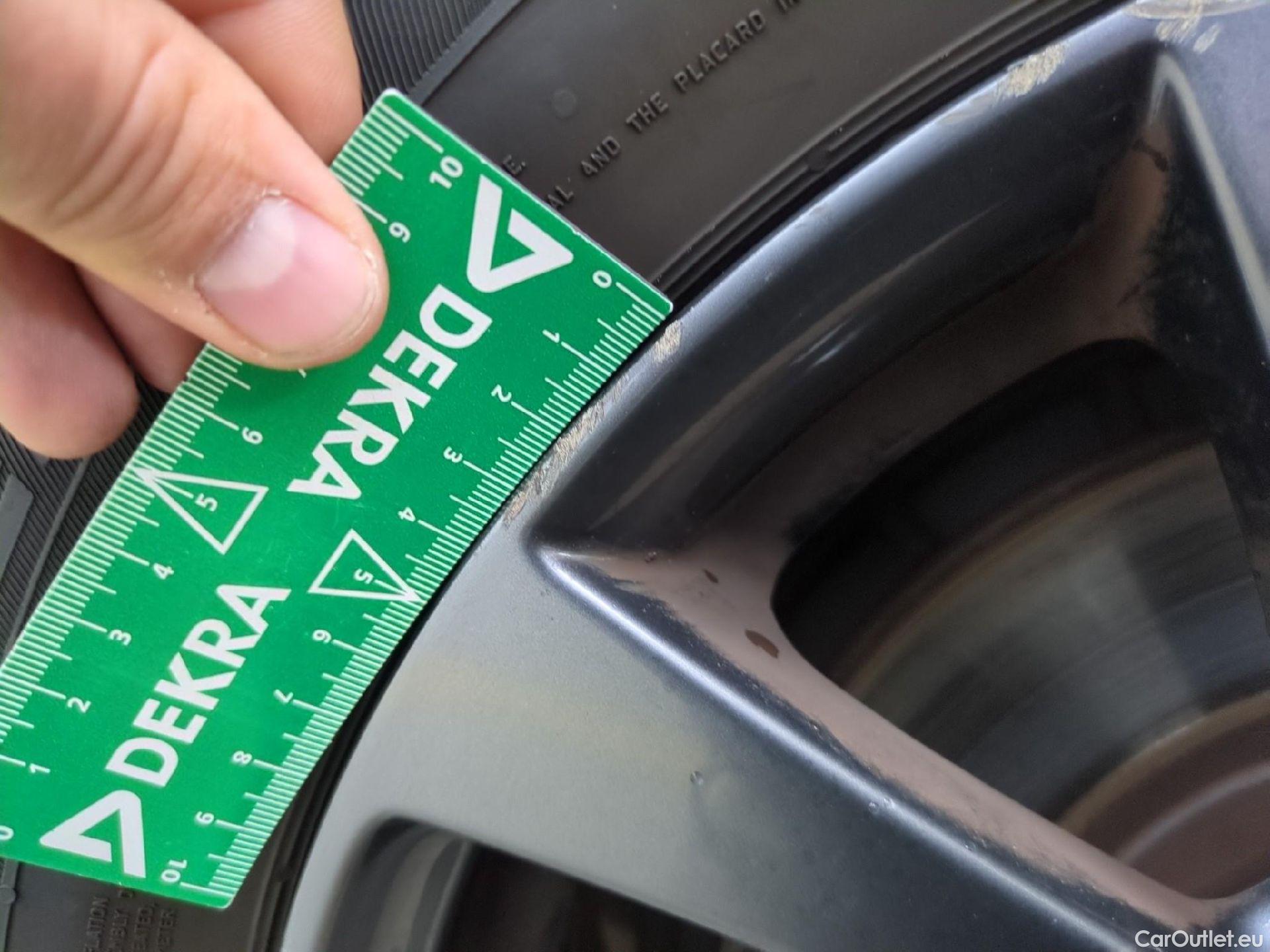  Mazda  CX-30 MAZDA  / 2019 / 5P / Crossover 2.0L Skyactiv-G M Hybrid #4