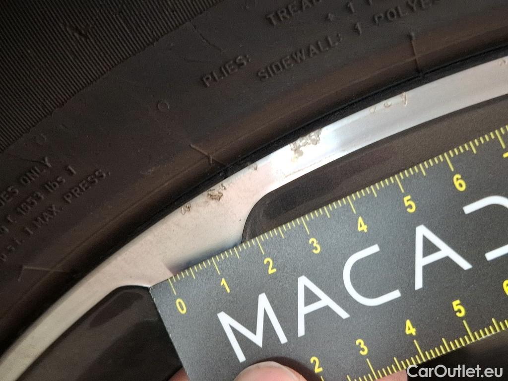  KIA  XCeed KIA  / 2019 / 5P / Crossover 1.6 GDI ISG ISG PHEV PREMIUM DCT6 #33