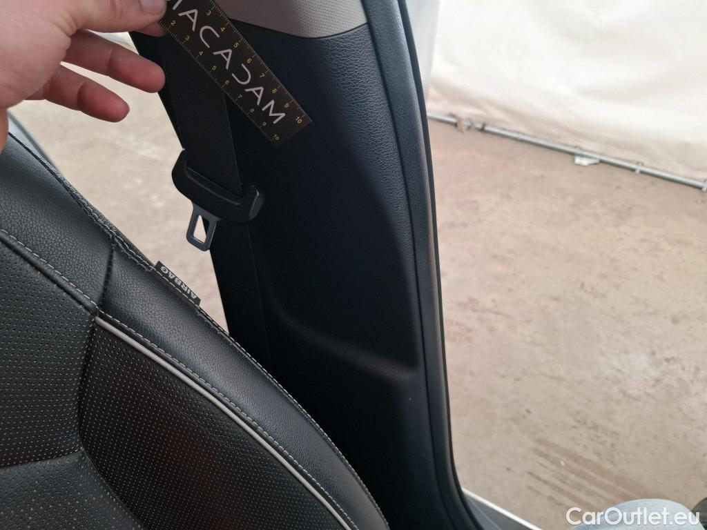  KIA  XCeed KIA  / 2019 / 5P / Crossover 1.6 GDI ISG ISG PHEV PREMIUM DCT6 #37