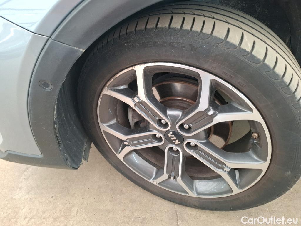  KIA  XCeed KIA  / 2019 / 5P / Crossover 1.6 GDI ISG ISG PHEV PREMIUM DCT6 #22