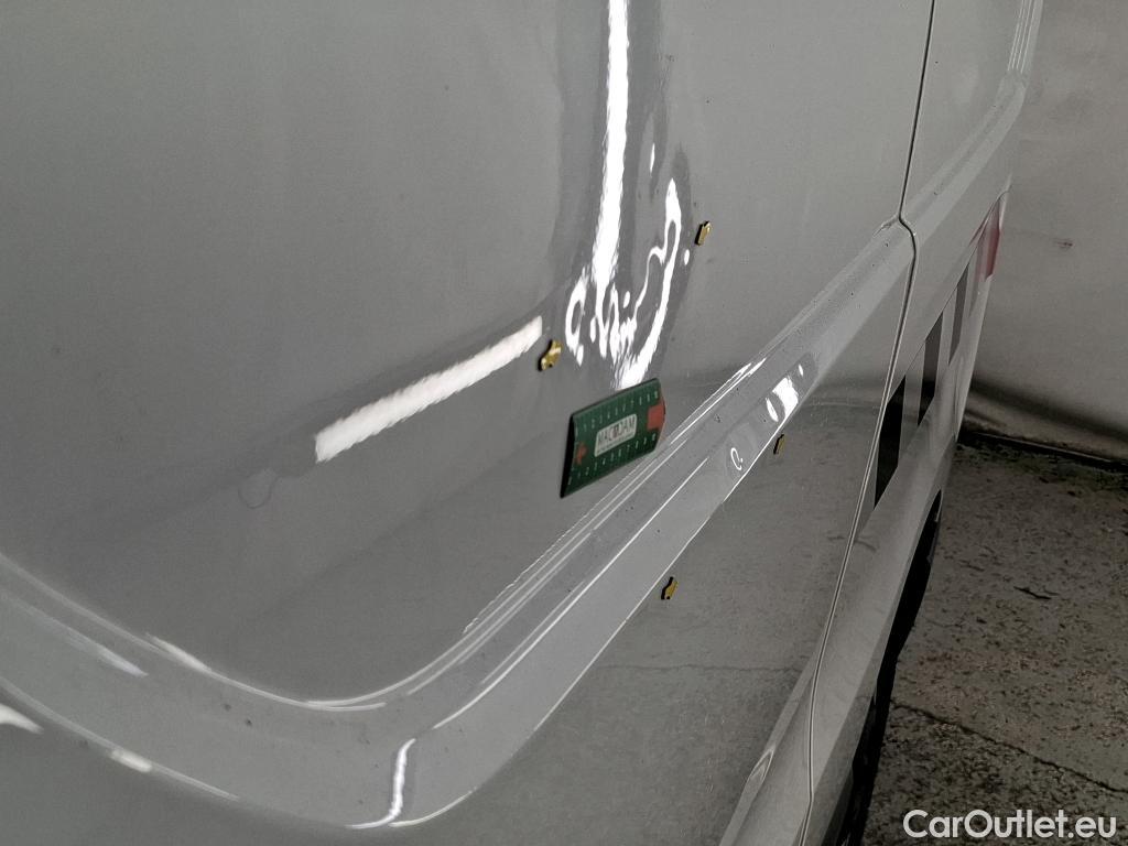  Renault  Trafic  III Fourgon L2H1 3T Grand Confort 2.0 dCi 130CV BVM6 E6d #8