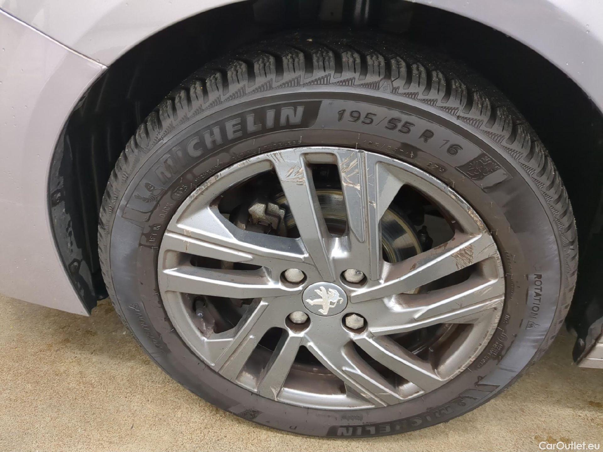  Peugeot  208 PEUGEOT  / 2019 / 5P / Berline Puretech 75 S&S Active Business #1