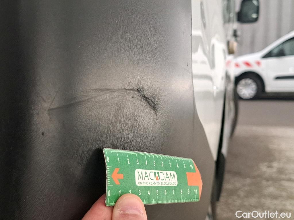  Renault  Trafic  III Fourgon L2H1 3T Grand Confort 2.0 dCi 130CV BVM6 E6d #14