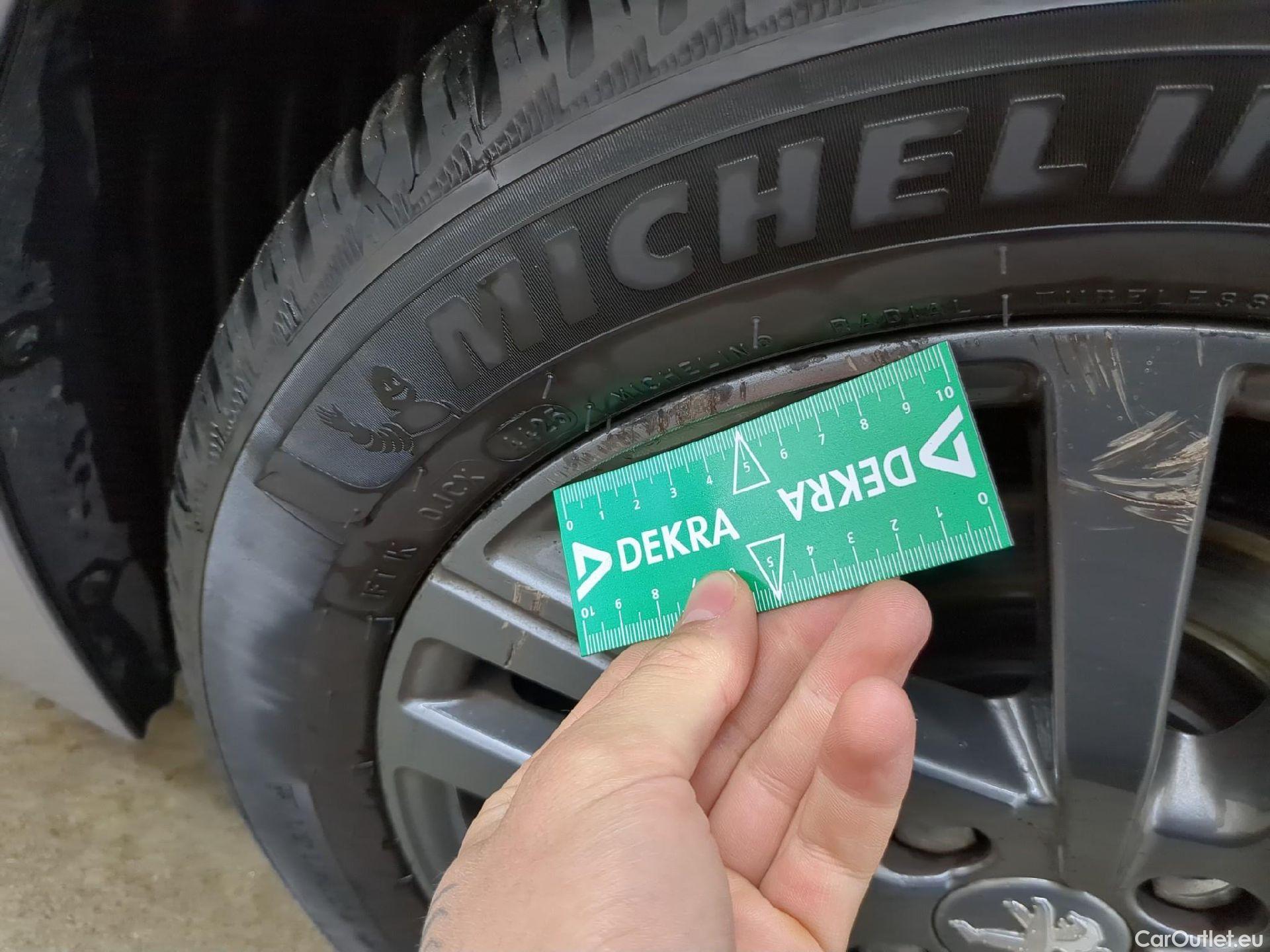  Peugeot  208 PEUGEOT  / 2019 / 5P / Berline Puretech 75 S&S Active Business #4