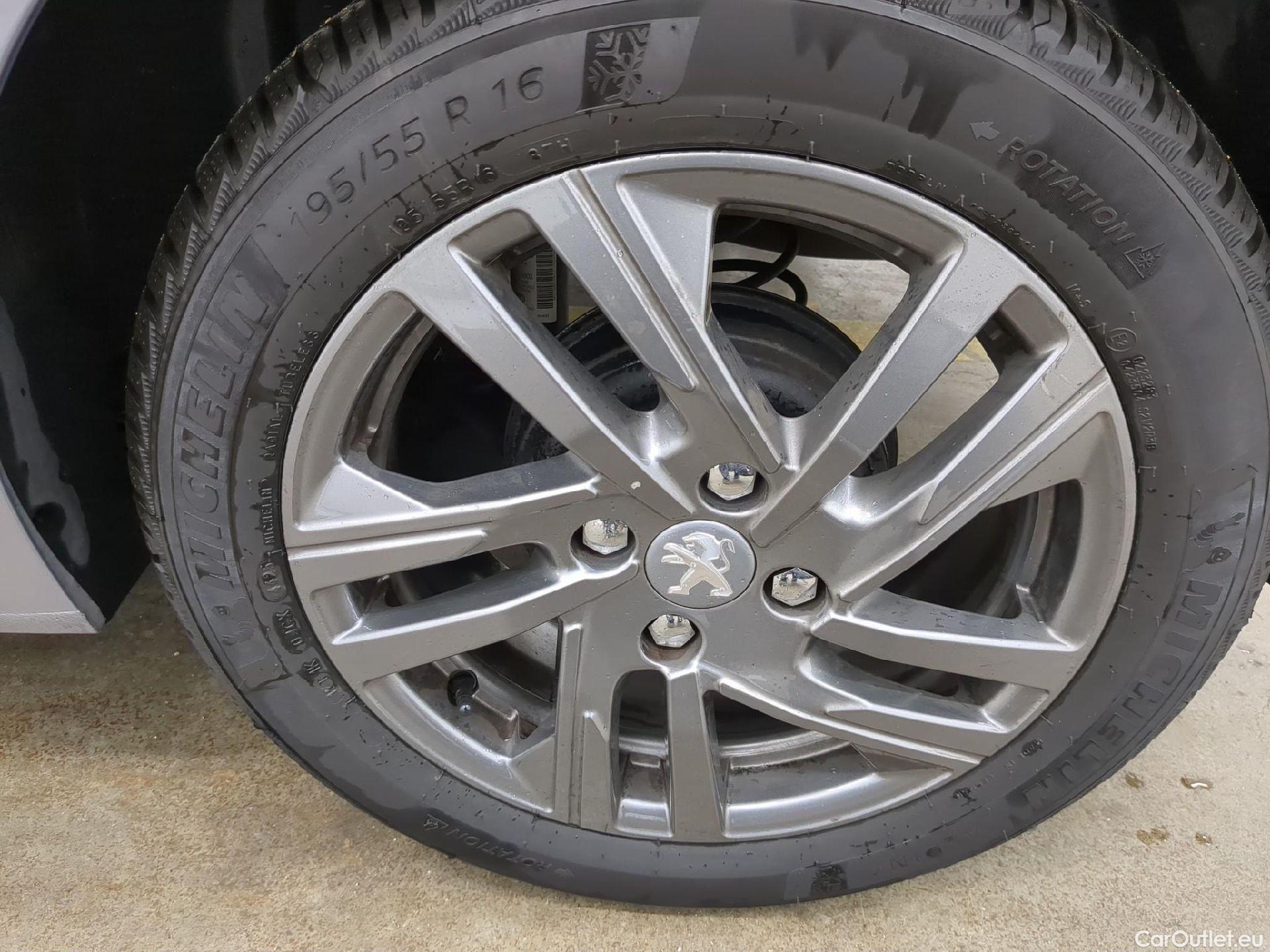  Peugeot  208 PEUGEOT  / 2019 / 5P / Berline Puretech 75 S&S Active Business #8